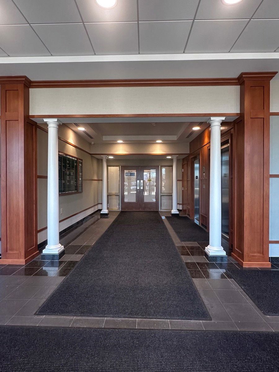 599 Farmington Ave_inside lobby entrance