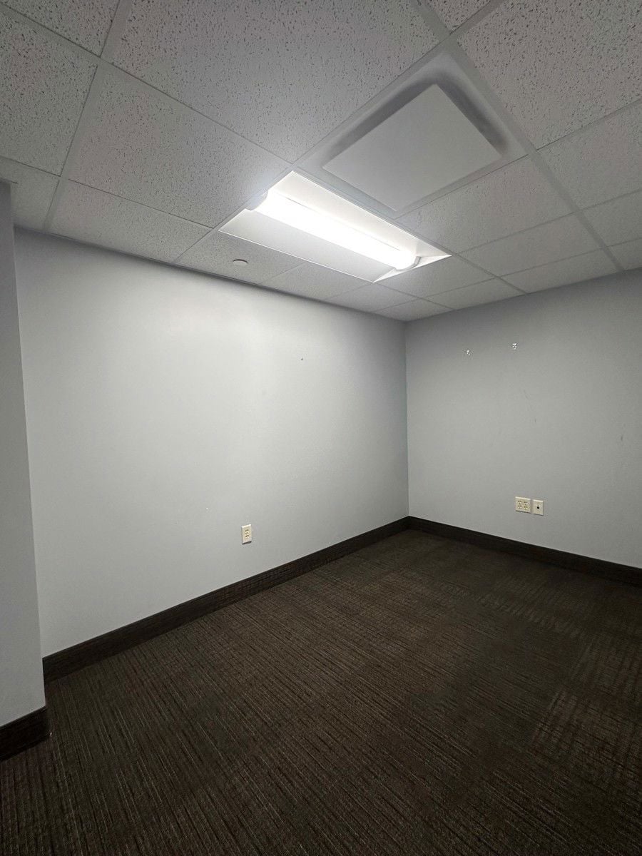 599 Farmington Ave_office space