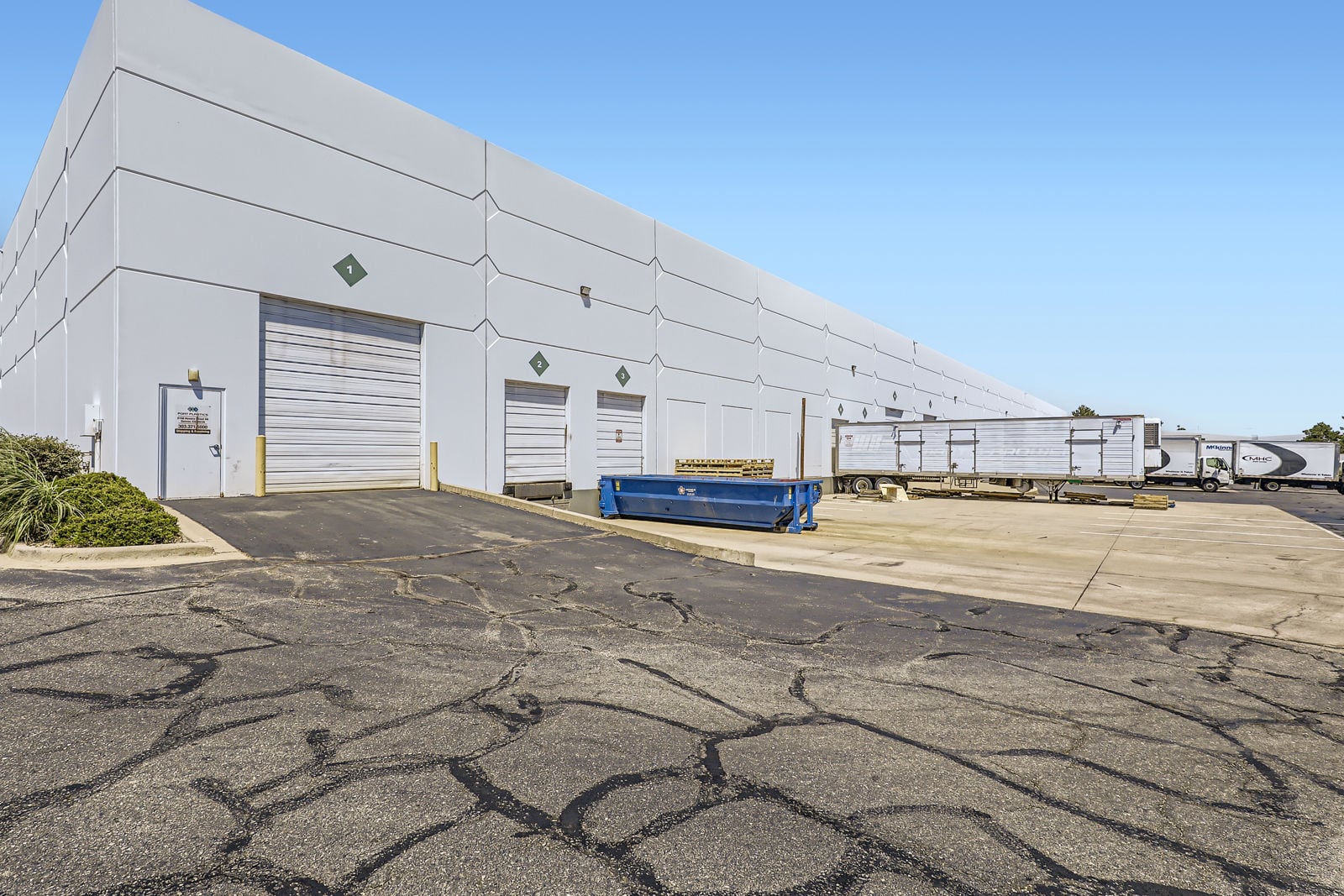 5150 Havana St - Print Quality - 028 - 38 Truck Court