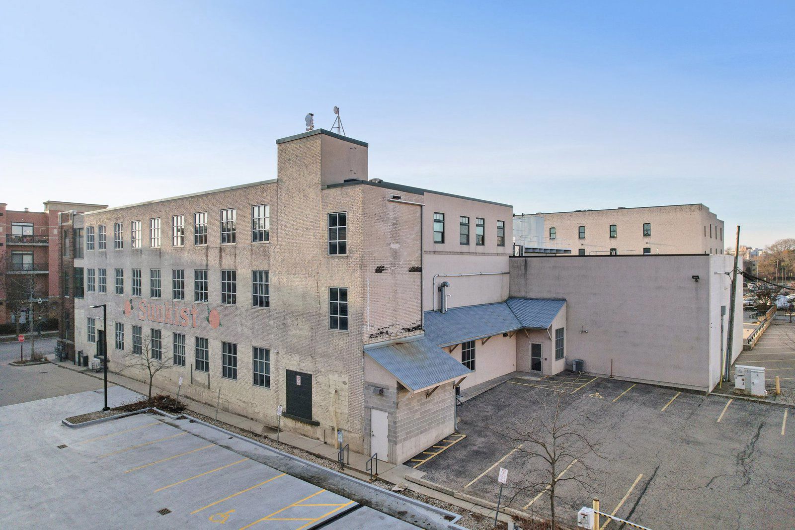 612 W Main St - Exterior (5)