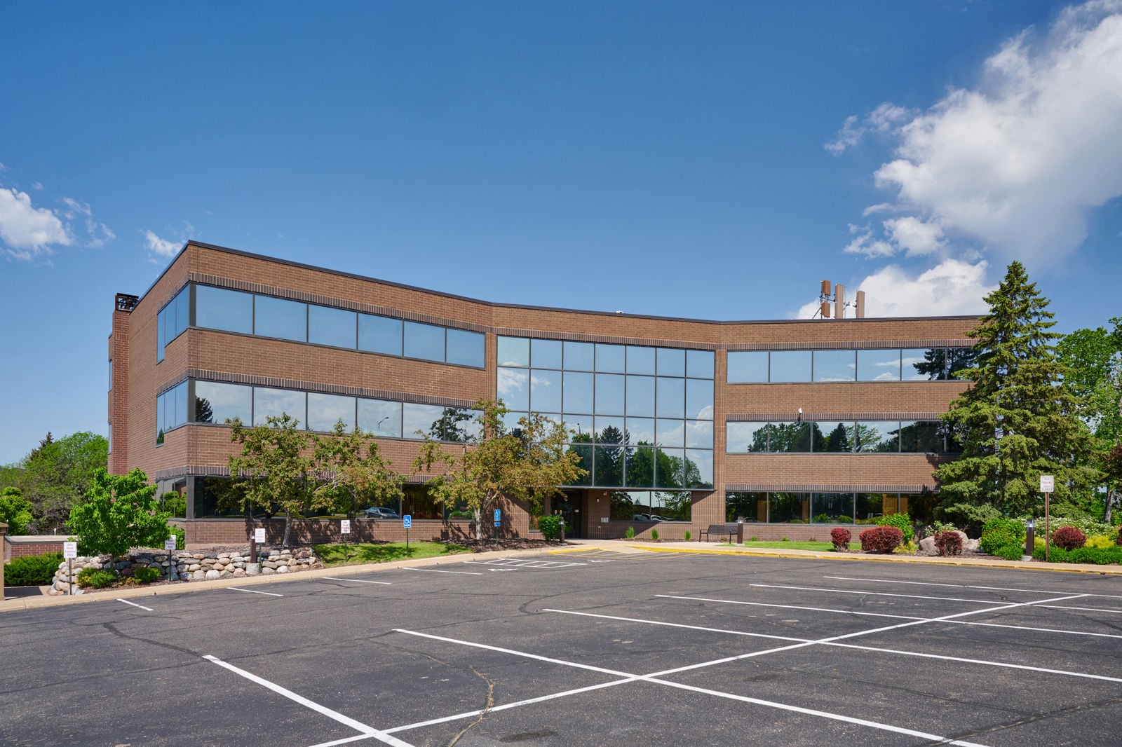 MedRz7200NHemlockLaneMapleGroveCBRE0138