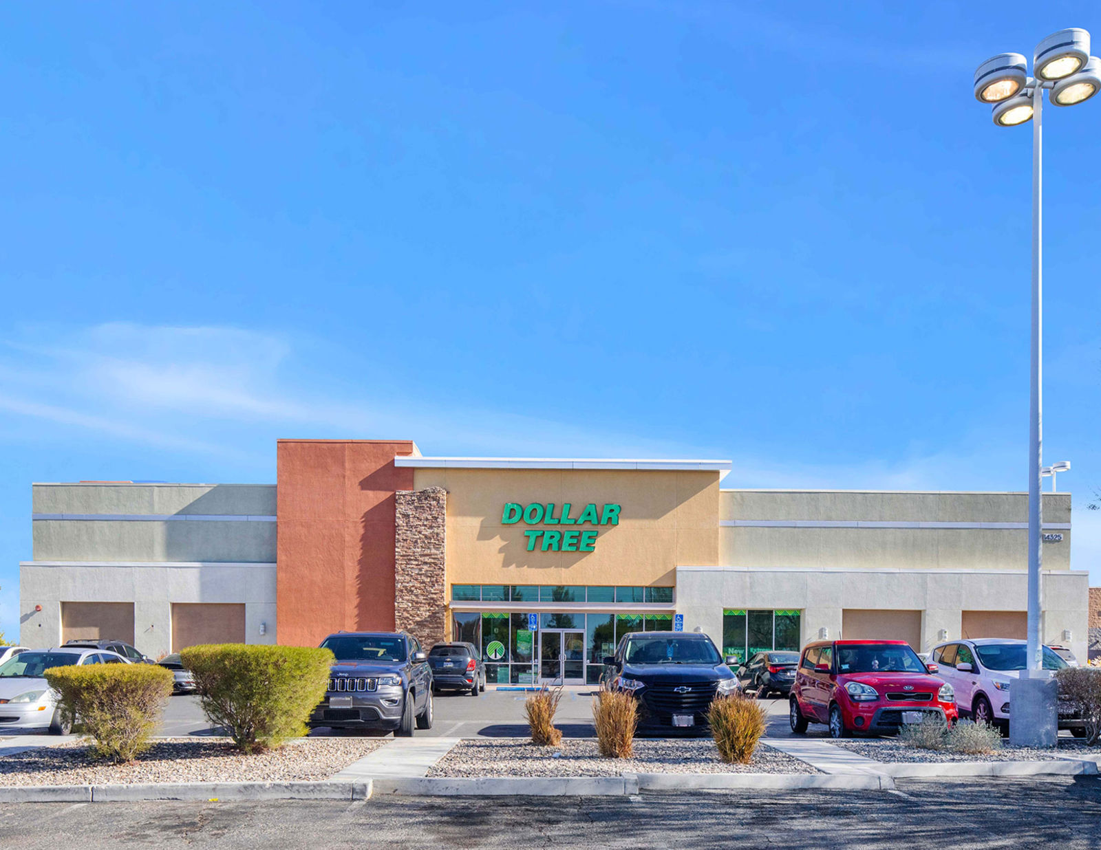 IMAGES_DollarTree_Victorville_6