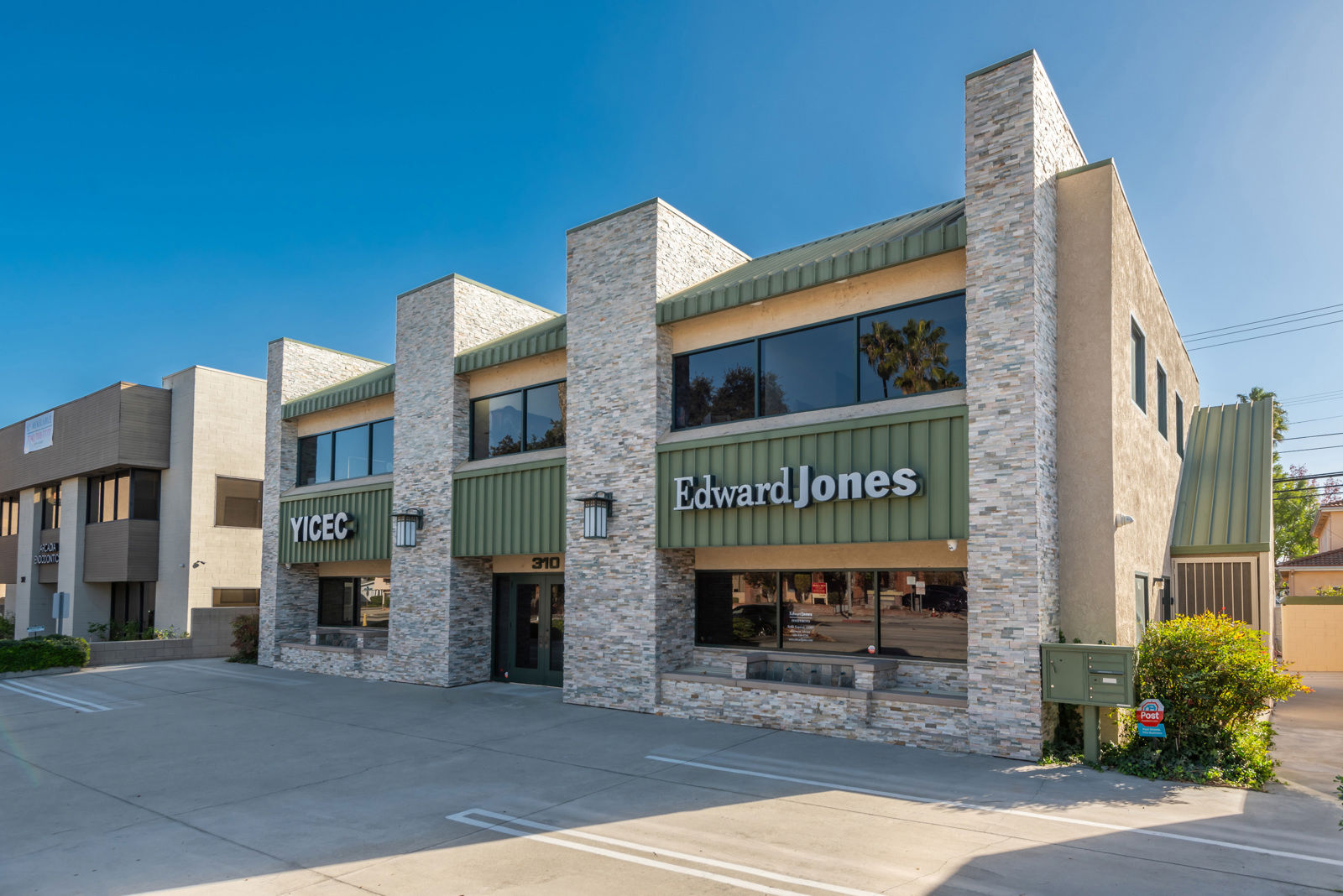 310 E Foothill Exterior