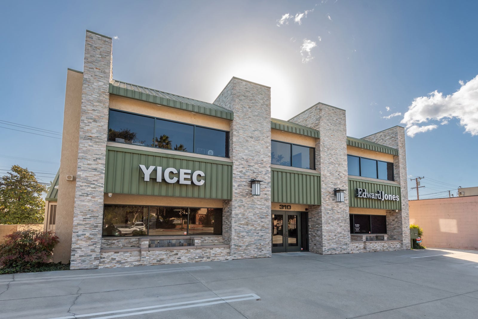 310 E Foothill Exterior