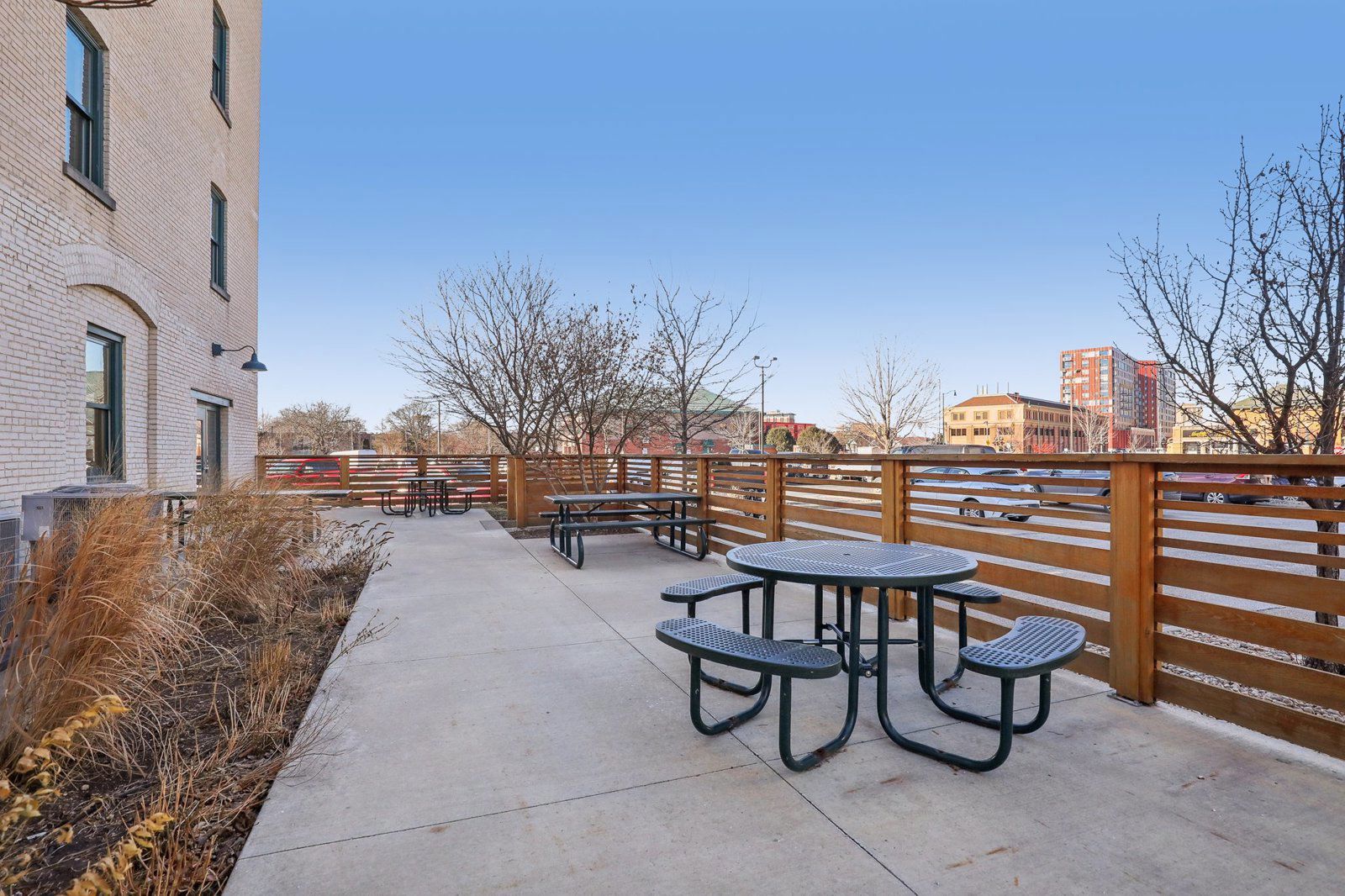 634 W Main St - Patio