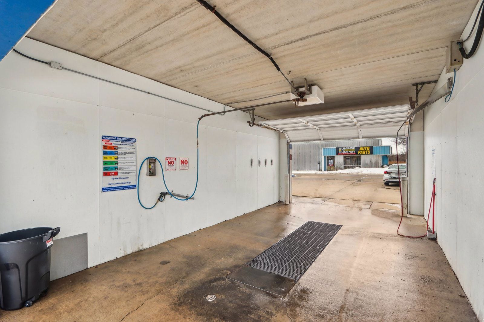 5-web-or-mls-Regency W Dr-005