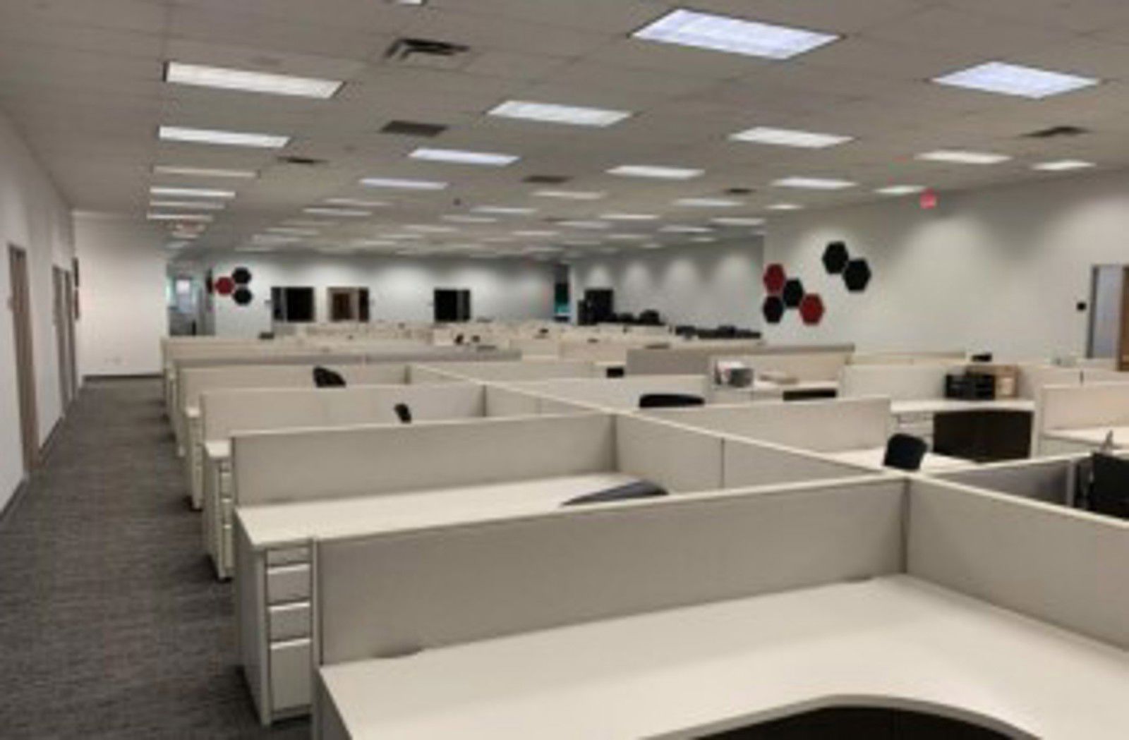 2100 S Interstate 35 S - Regency Office Office Cubicles front