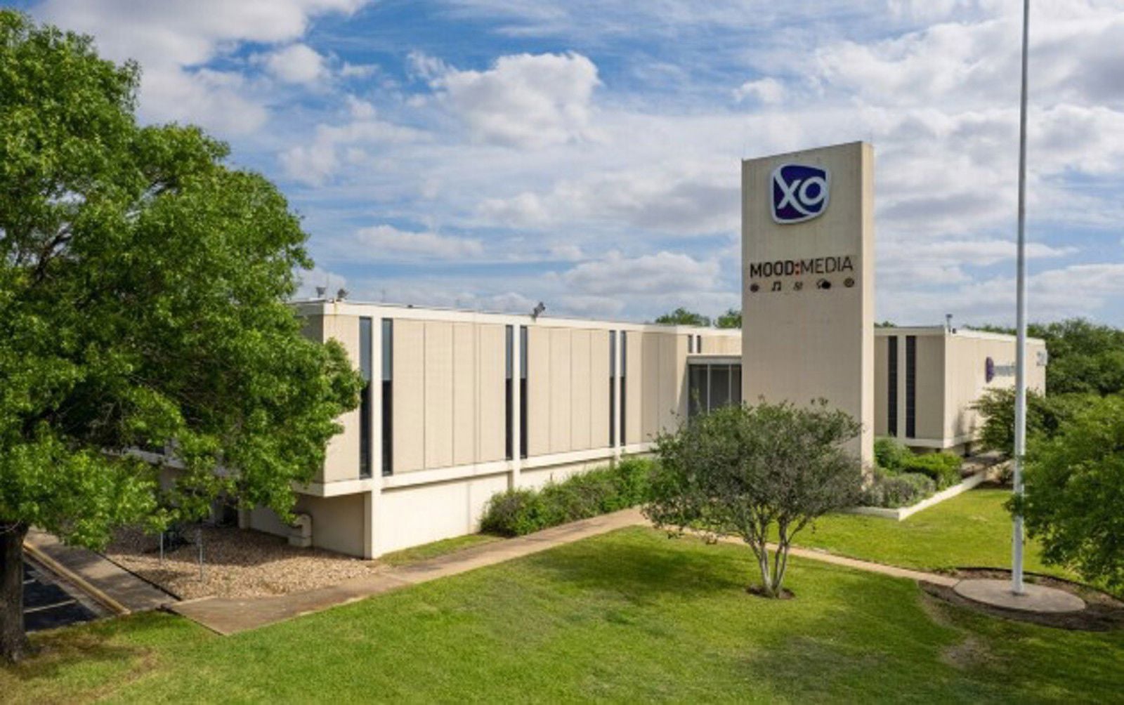 2100 S Interstate 35 S - Regency Office Center pic 1 front