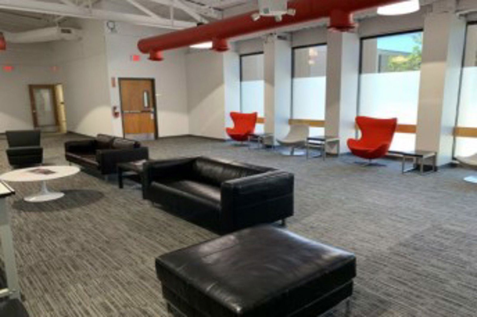 2100 S Interstate 35 S - Regency Office Lobby