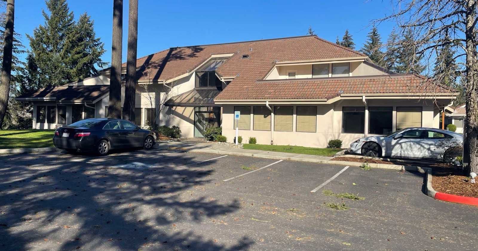 365 118th Ave SE Bellevue_ Bldg