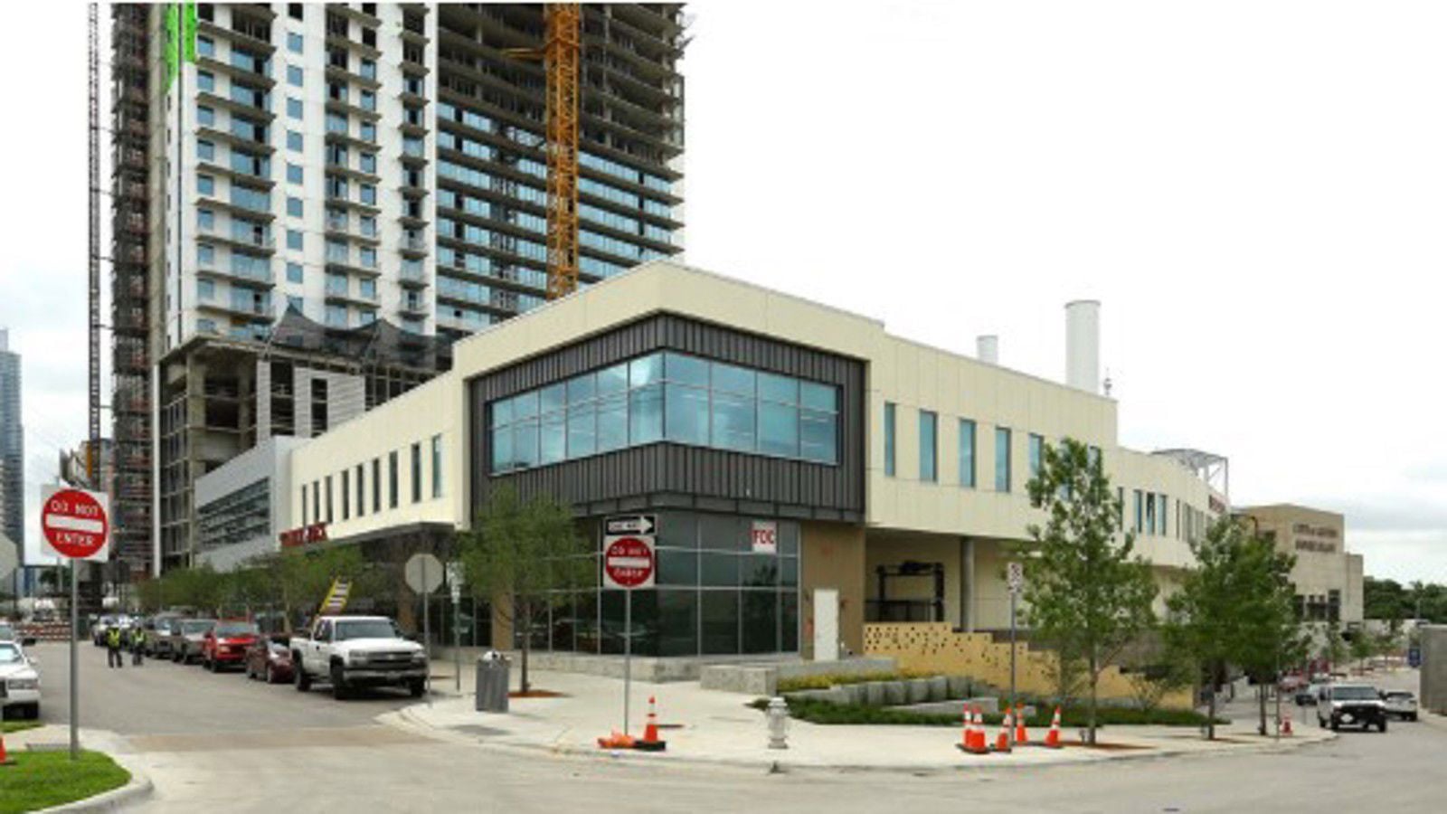 211 Walter Seaholm Dr - Seaholm pic 1 front