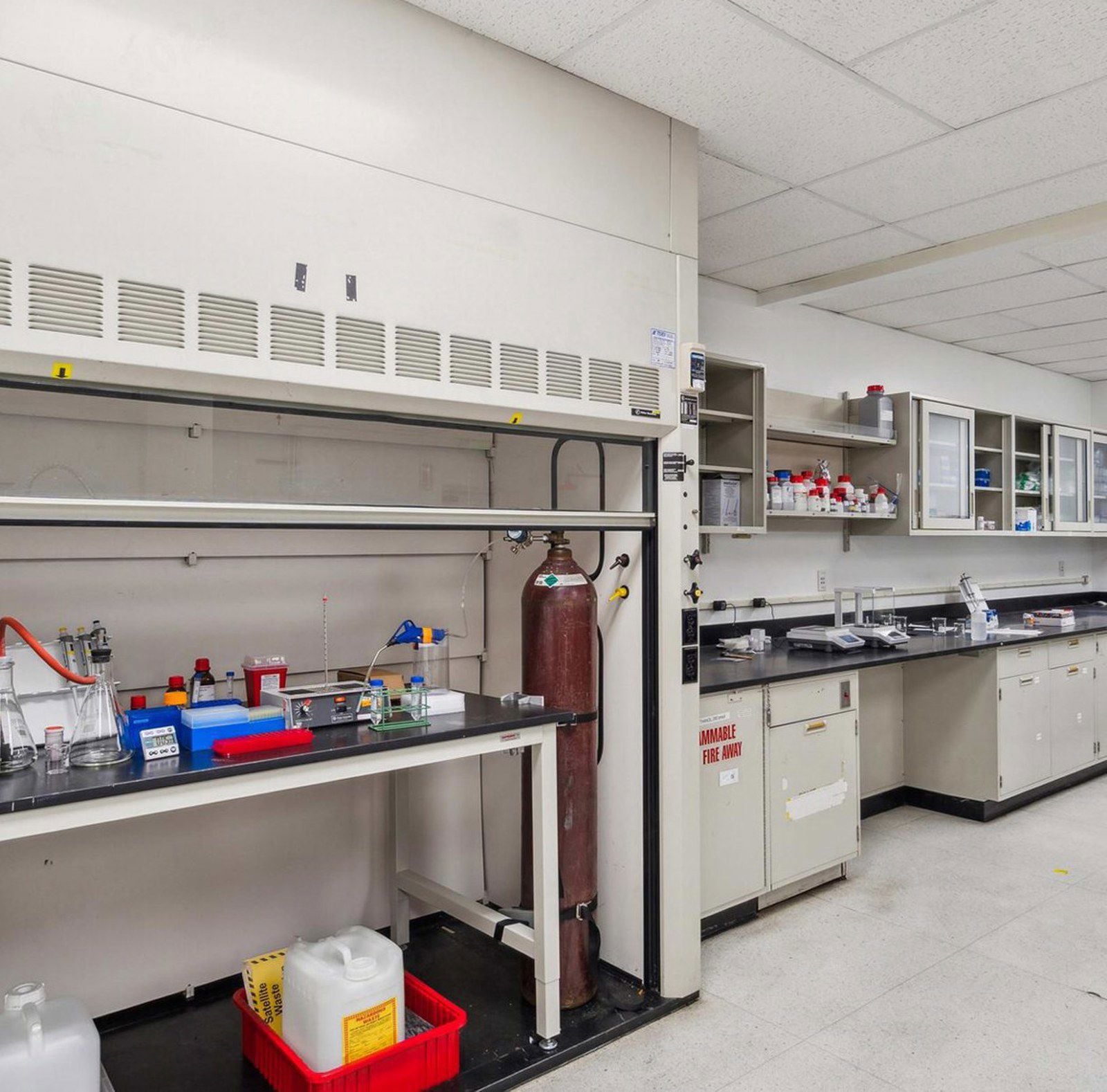 7068 Koll Center_Lab