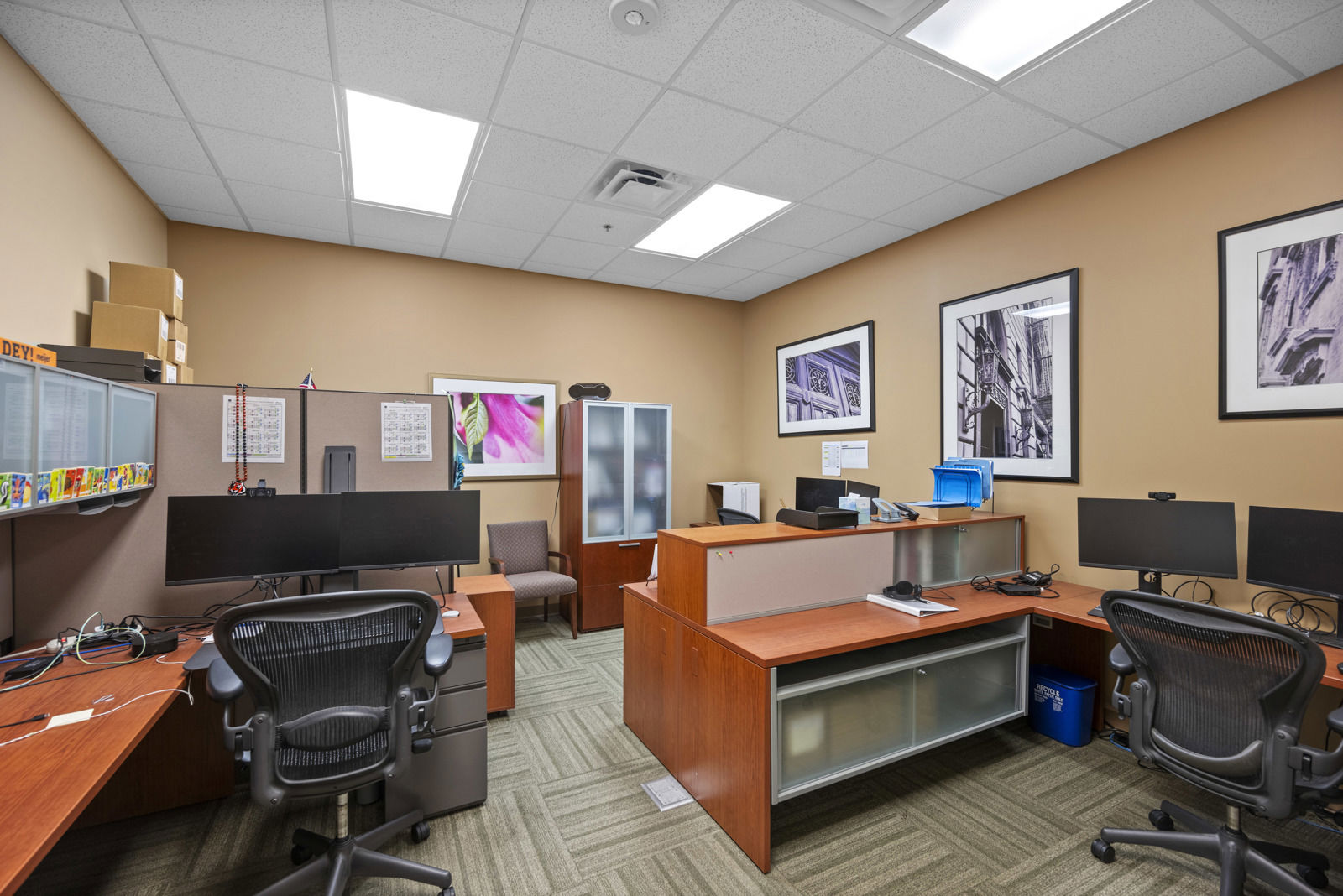 30-Office w Desks 2272