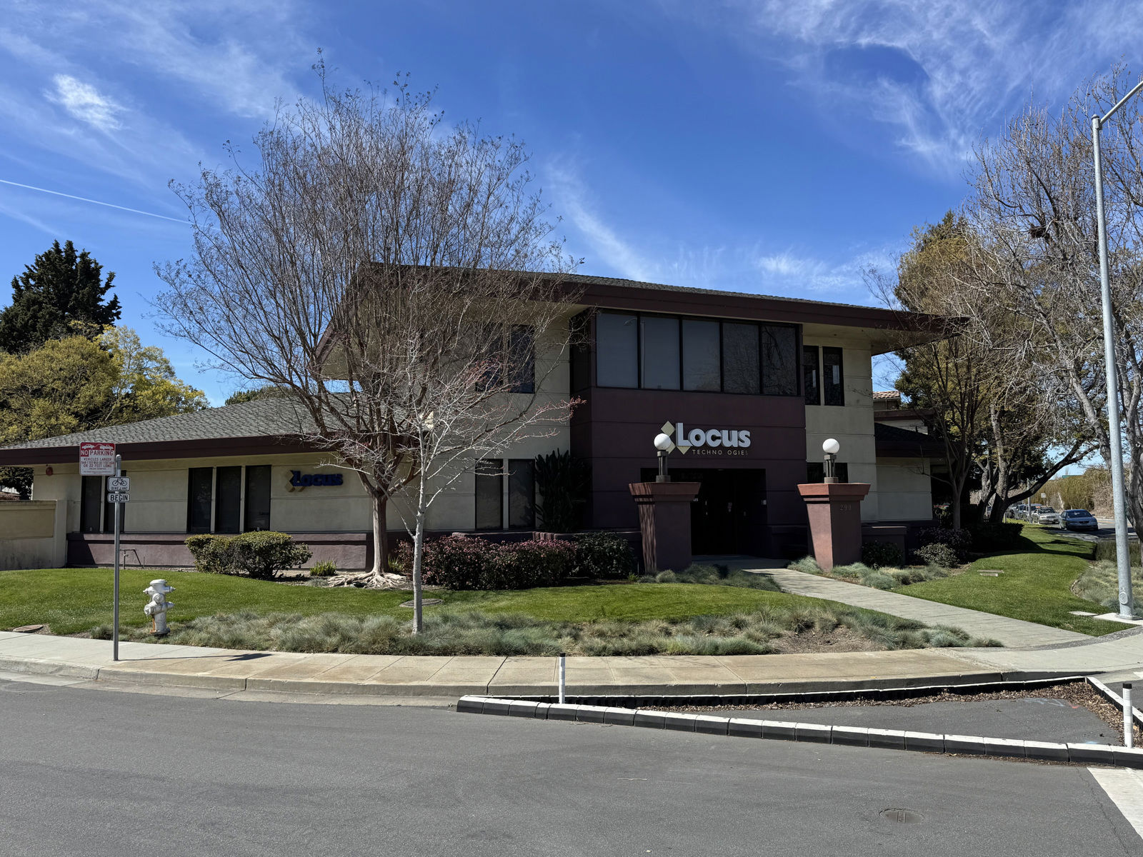 229 Fairchild_Front Builing_IIMG_2265