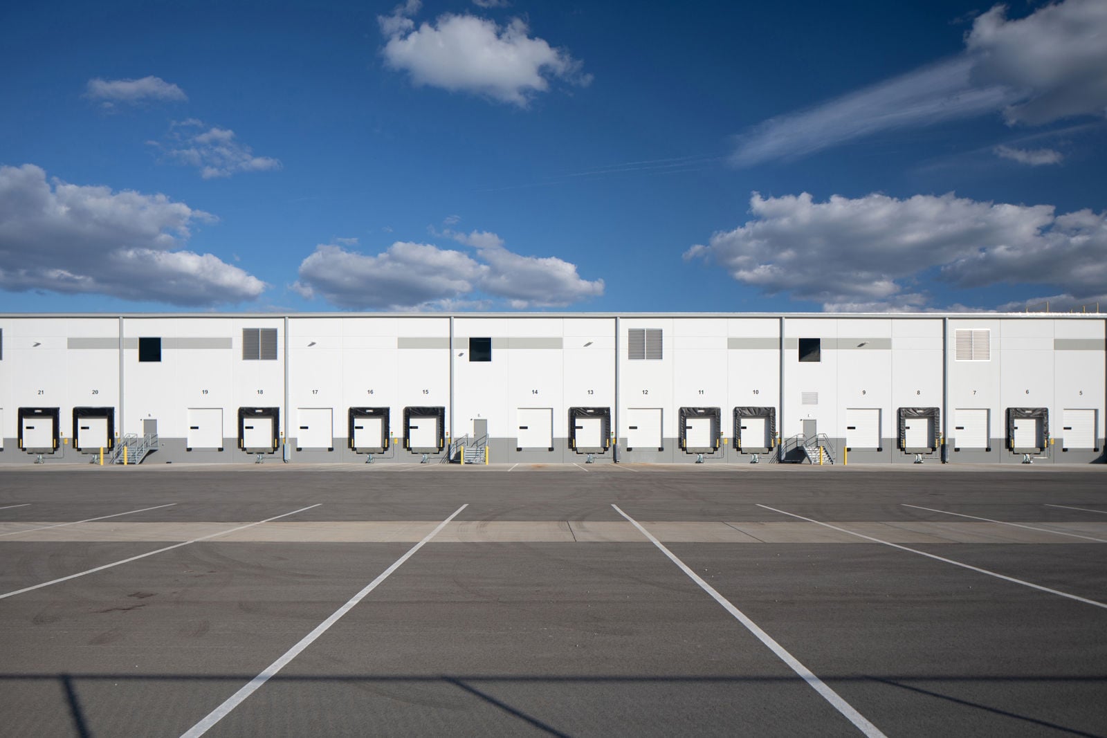 366-MM2_2109-dermody-logisticenter-louisville-airport-2825-transglobal-KY-10-03-20-millermillerphotography