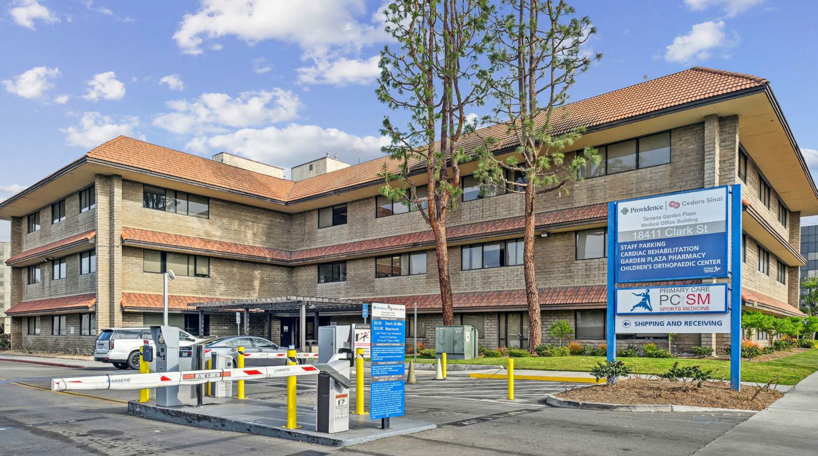 Tarzana Garden Plaza_Building Photo