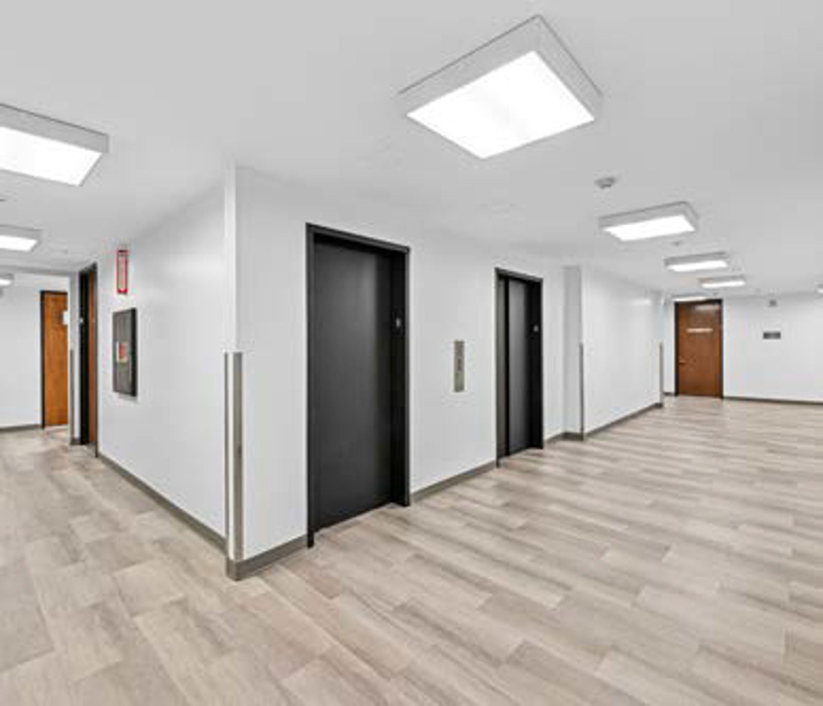 Tarzana Garden Plaza_Corridor