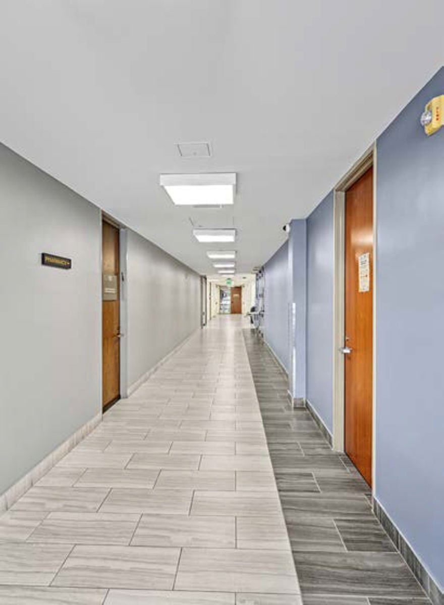 Tarzana Garden Plaza_Hallway