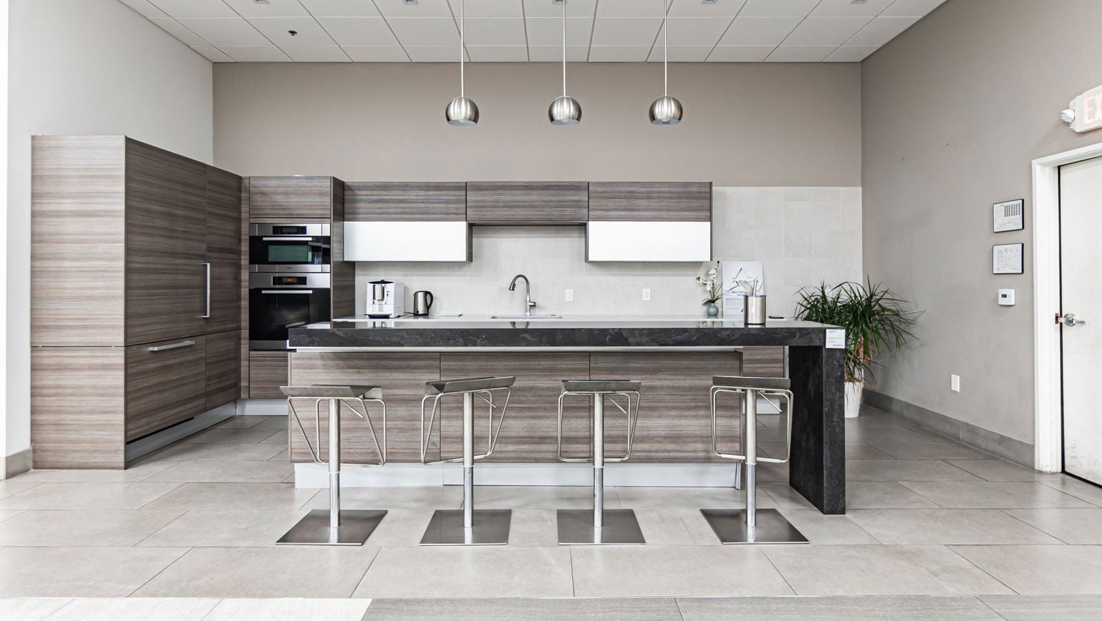 7050 Valjean Ave, Van Nuys, CA (15 of 42).JPG