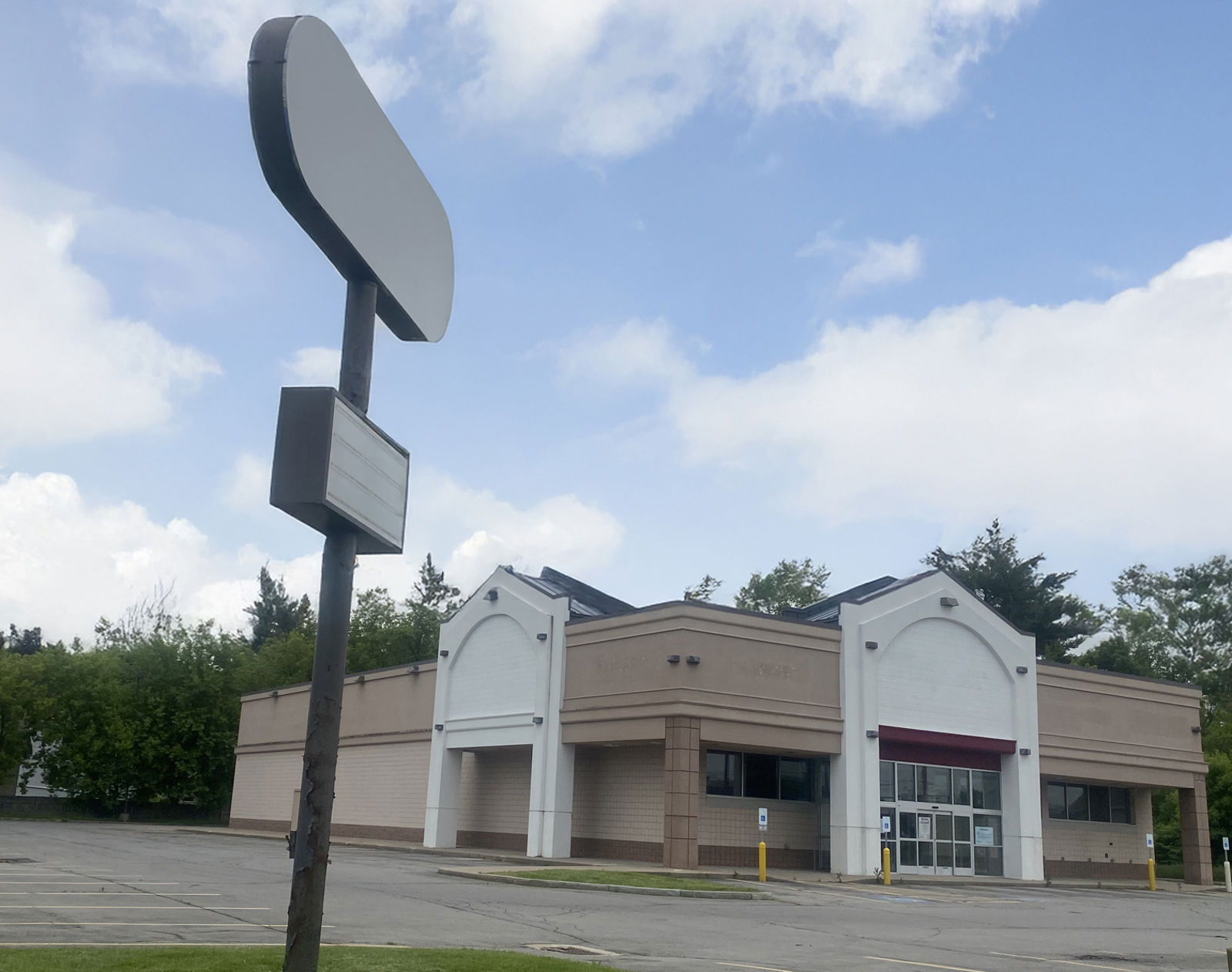 2616-brewerton-road-sign