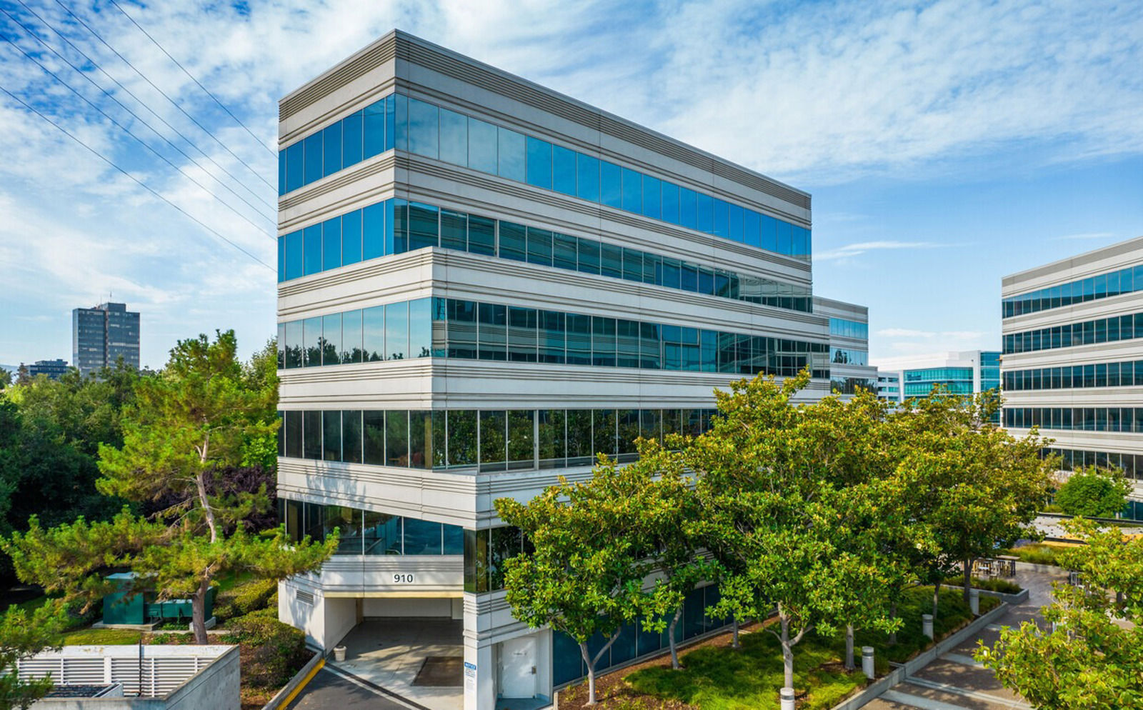 900 E Hamilton Ave.JPG