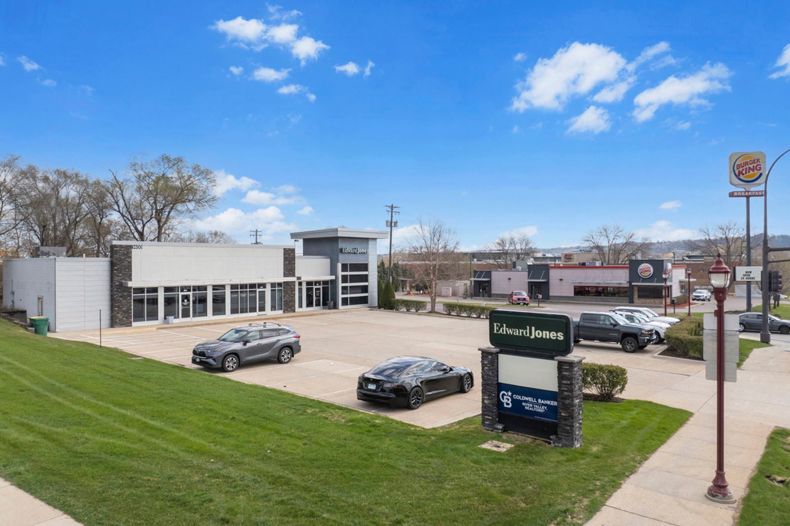 1400 S Riverfront Dr, Mankato-02