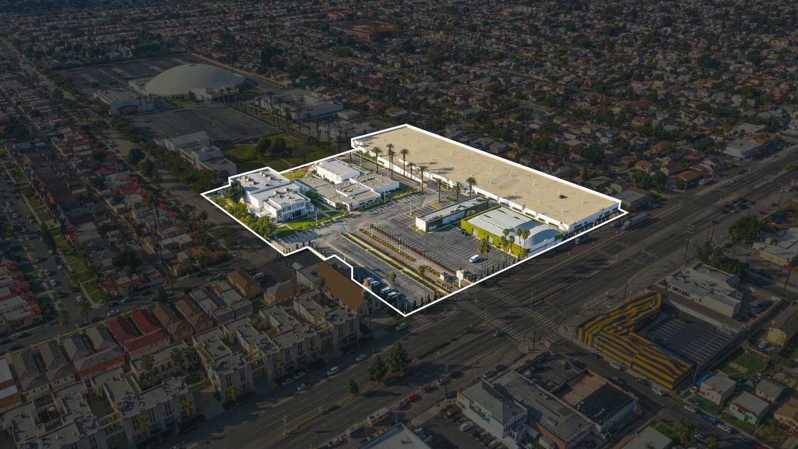 Crenshaw Christian Center 7833 Vermont Avenue - Image 3