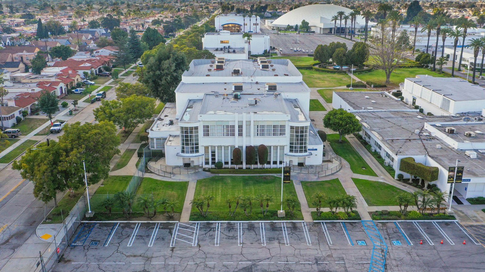Crenshaw Christian Center 7833 Vermont Avenue - Image 11