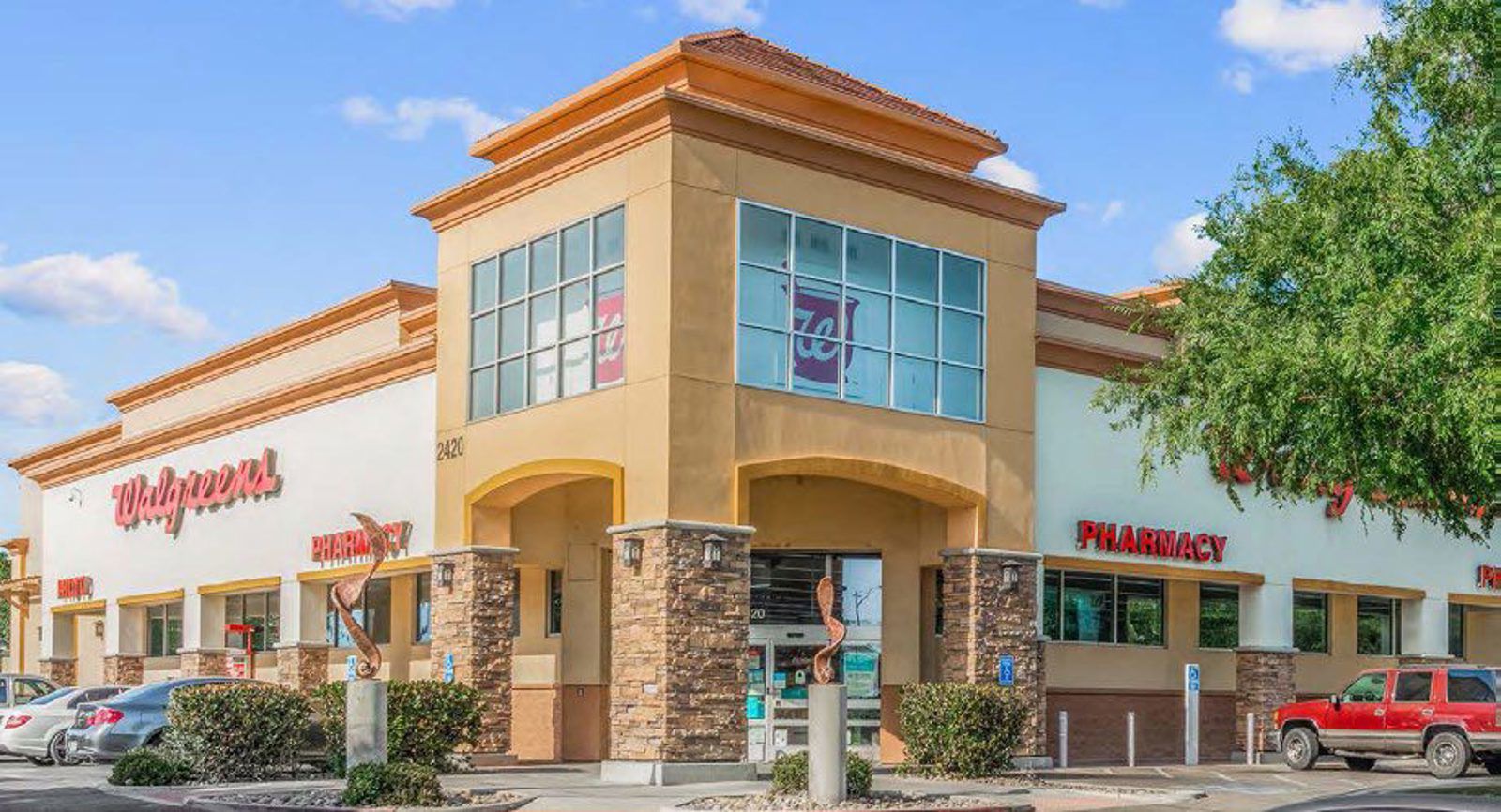 2420_N_Blackstone_Ave_FINAL