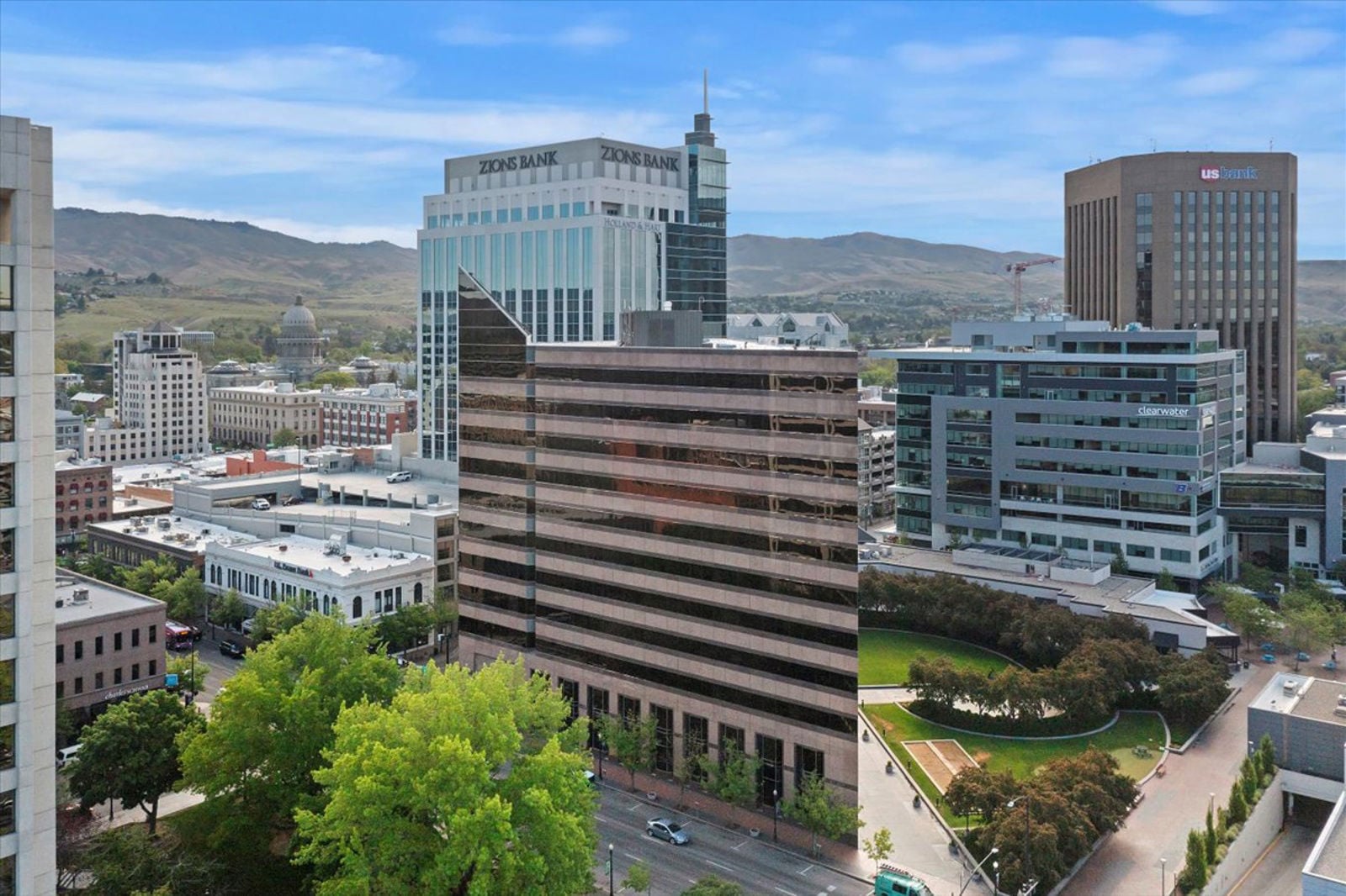 04-877 W Main Street_004