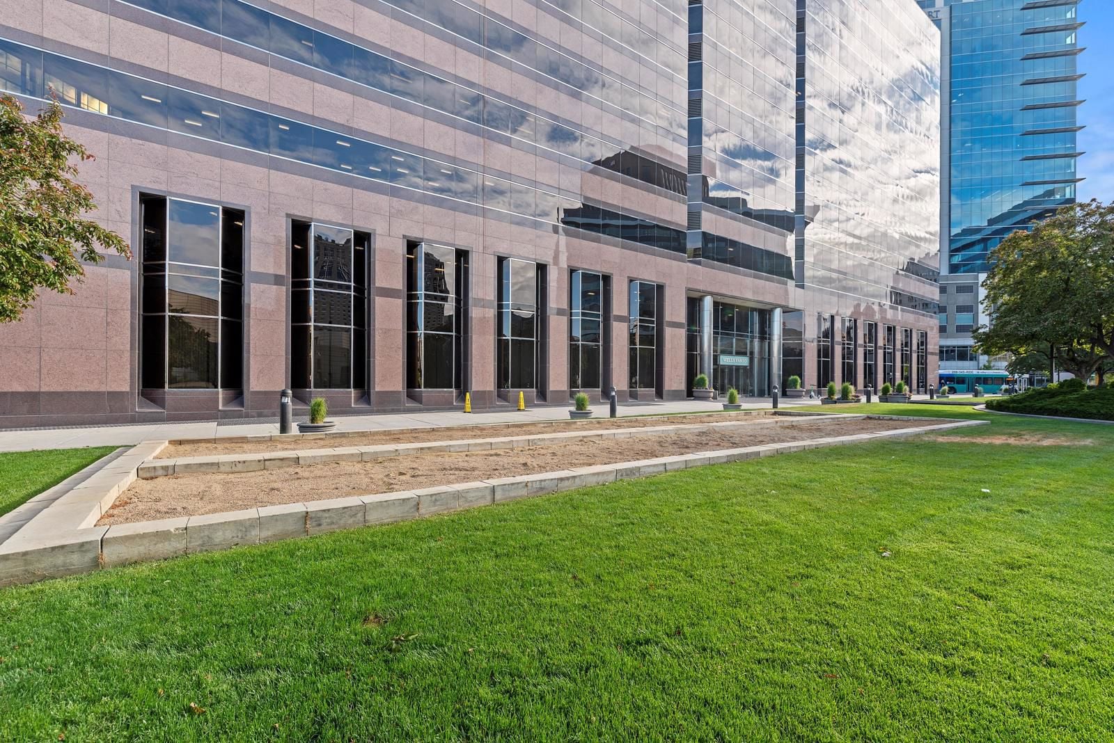 28-877 W Main Street_028