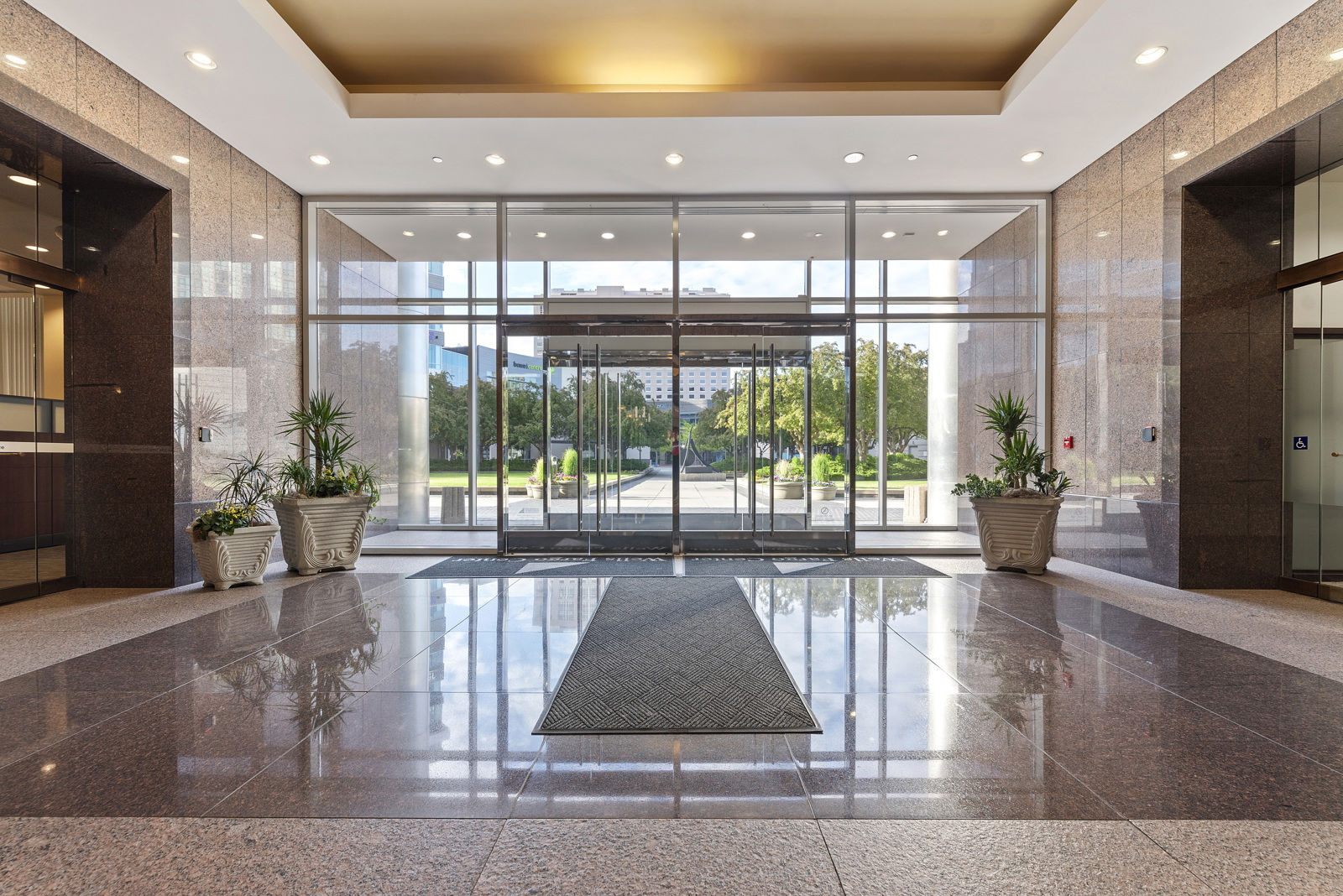 21-877 W Main Street_021