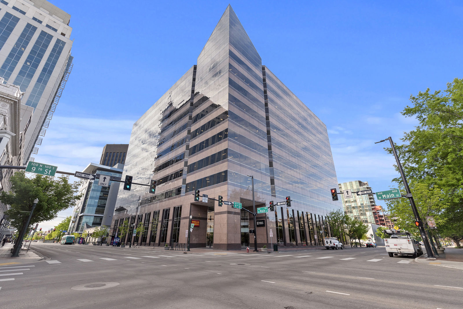 24-877 W Main Street_024