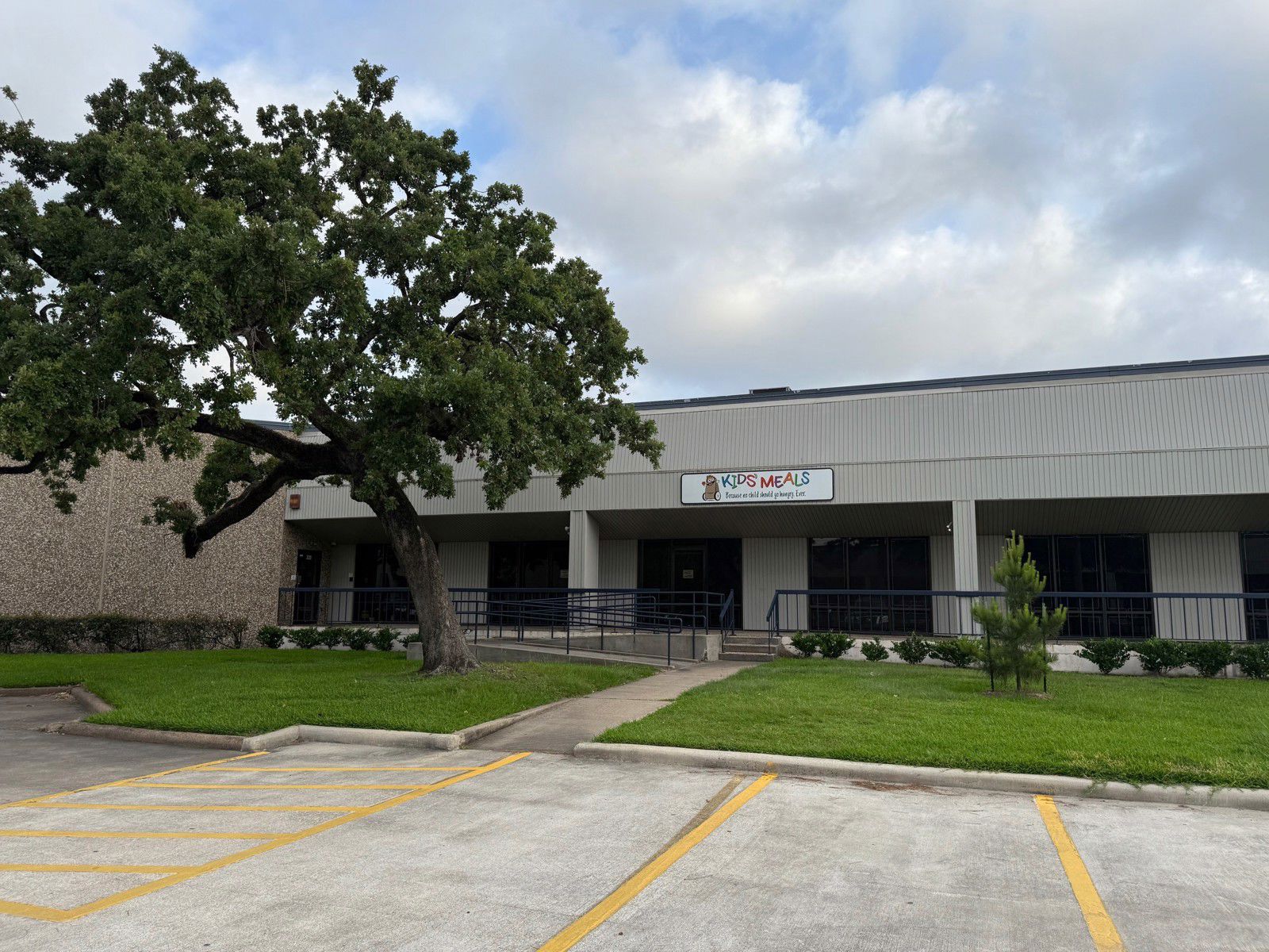 320 Garden Oaks - Suite Front