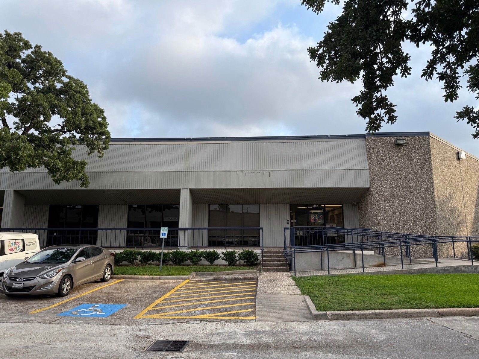 330 Garden Oaks - Suite Front