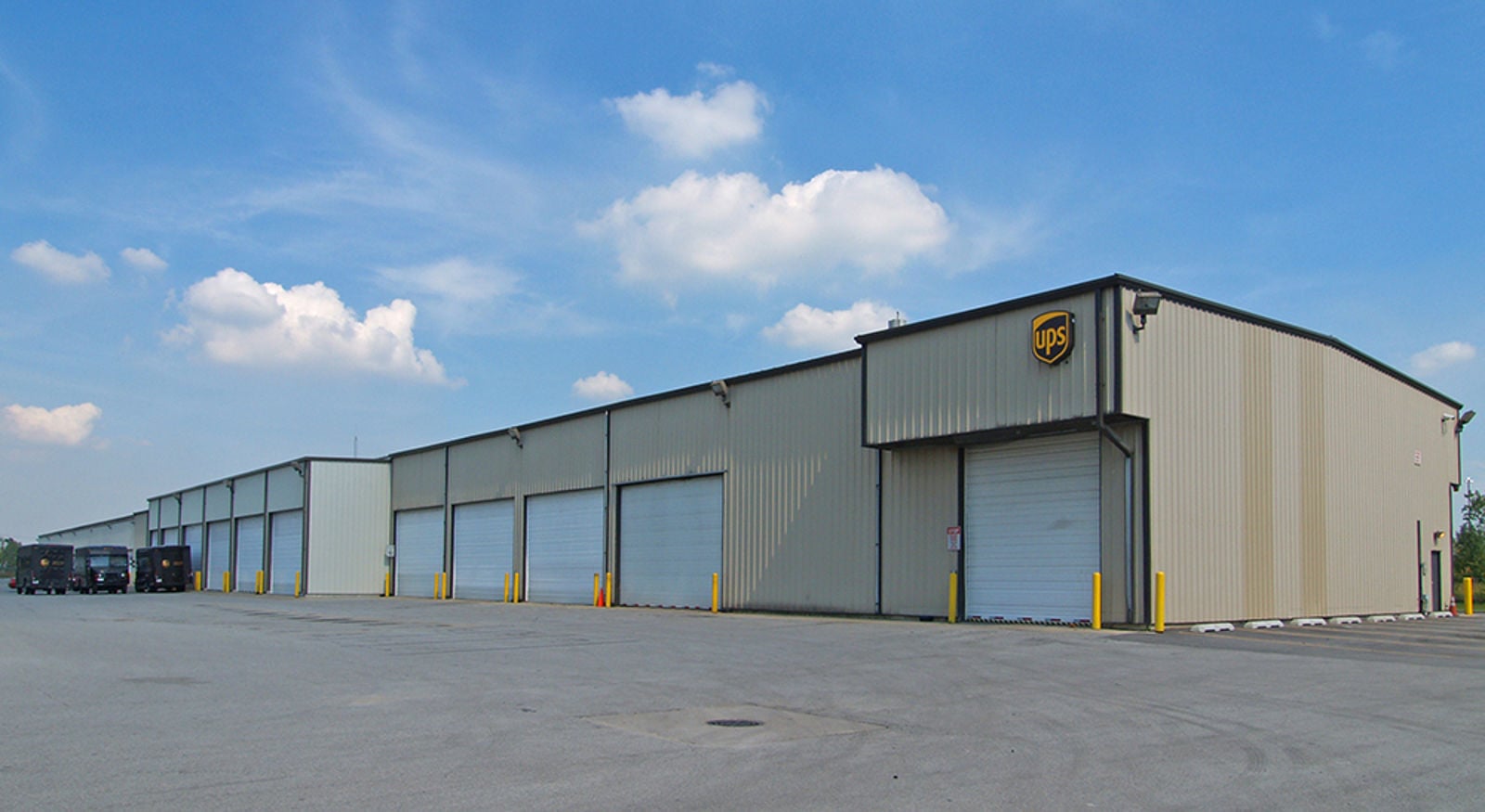 PrimaryPhoto - 16701 Center Rdx1000