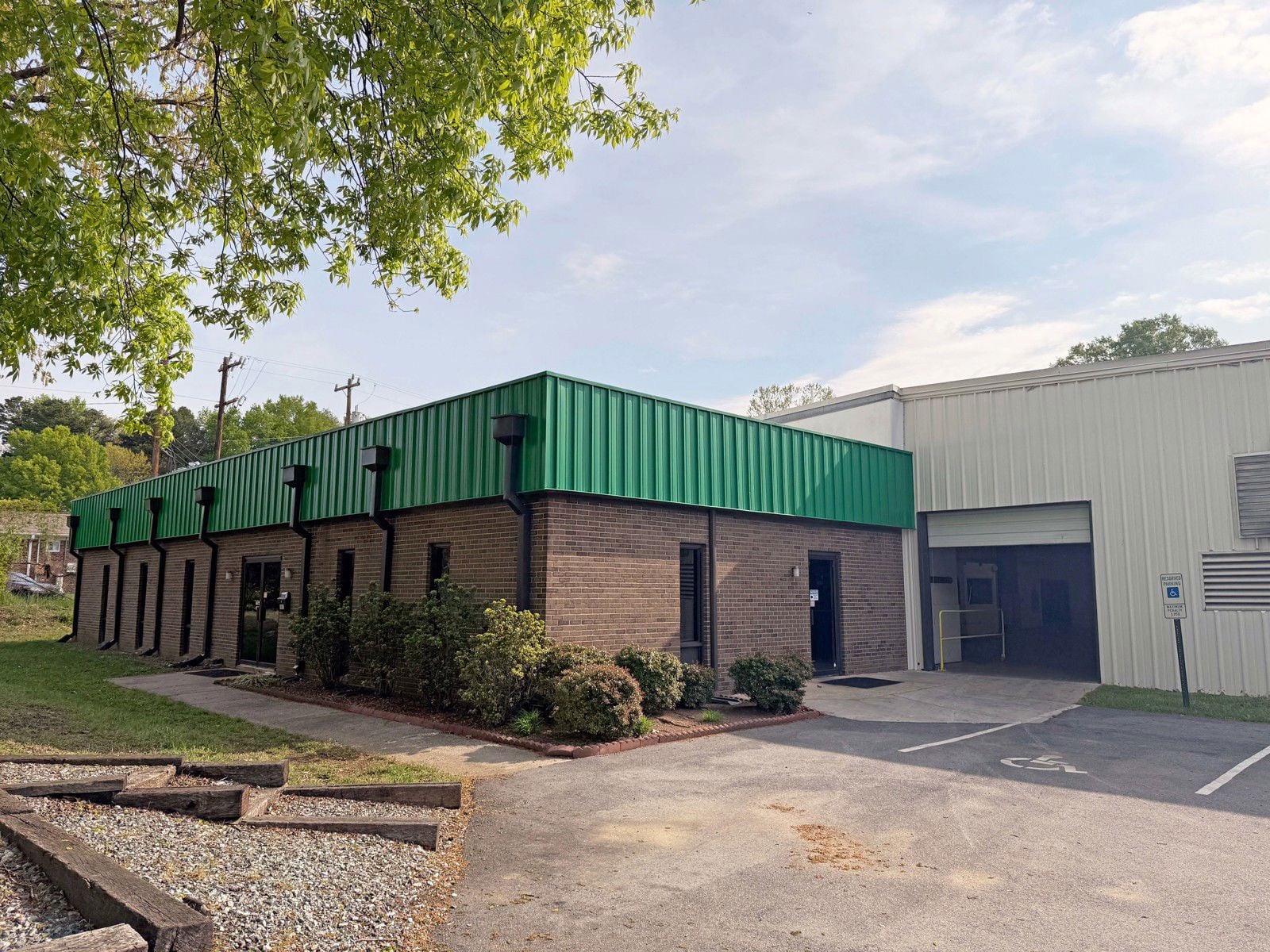 501 W Camel St - Main