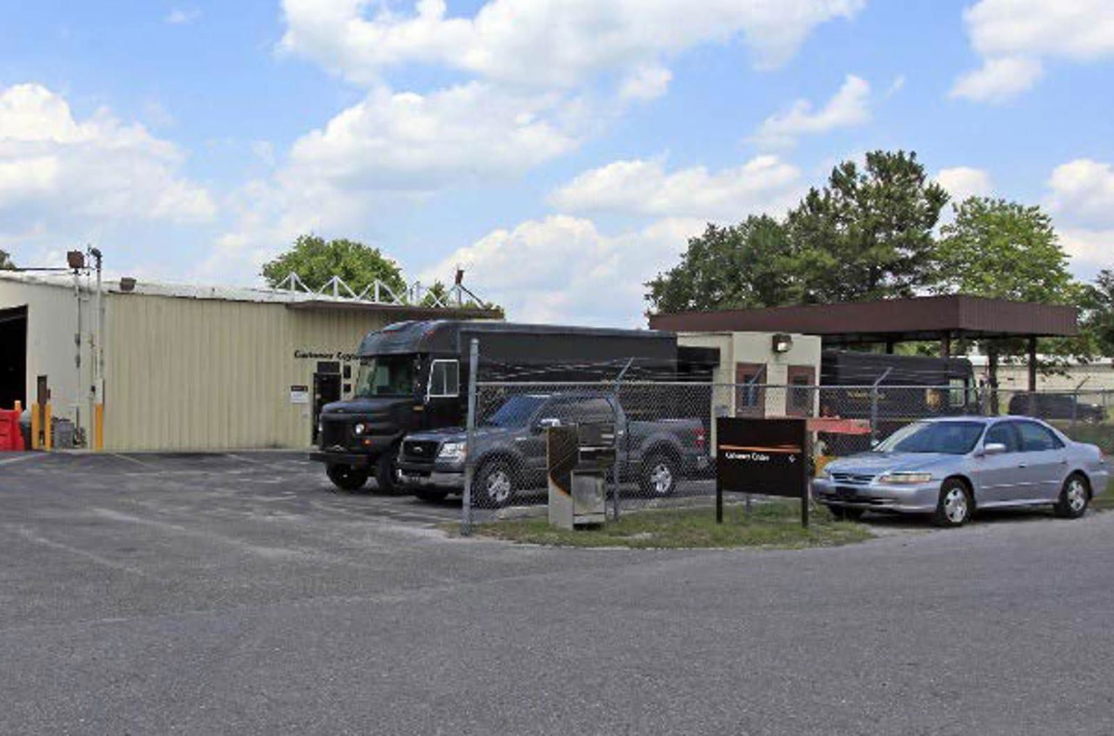 2,010 SF Industrial Space For Sale 143 Northeast Armor Glen - Image 2