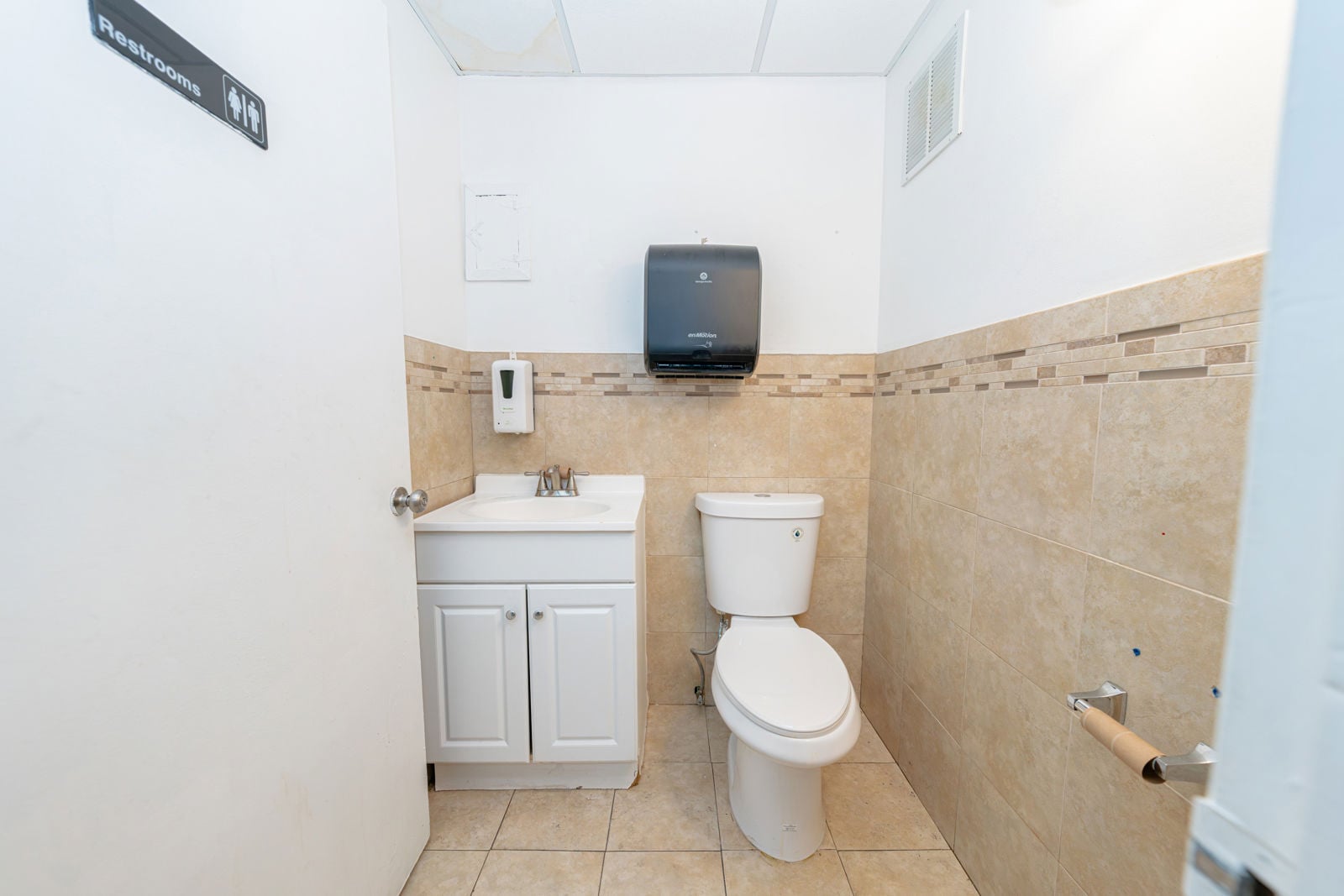 Interior_4095N28Way_Hw_13