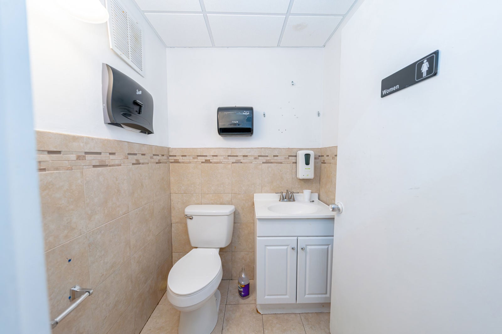 Interior_4095N28Way_Hw_14