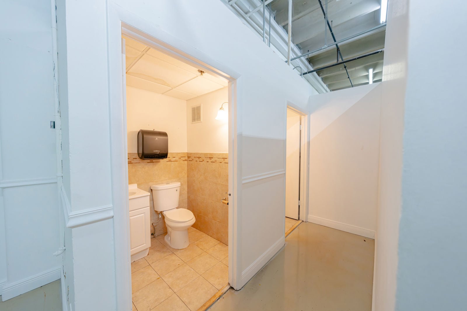 Interior_4095N28Way_Hw_12