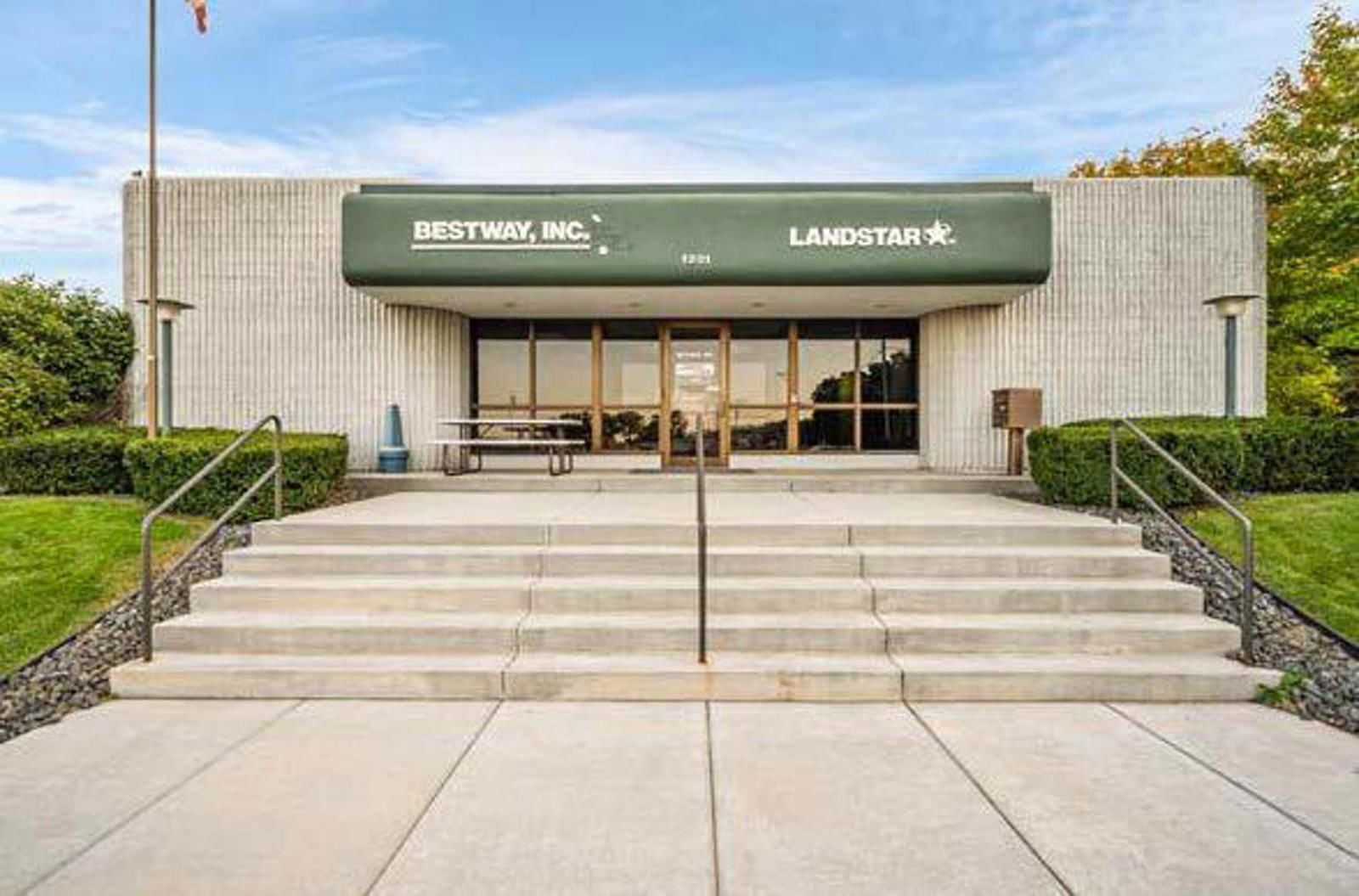 1201 Concord St Interior Image 2