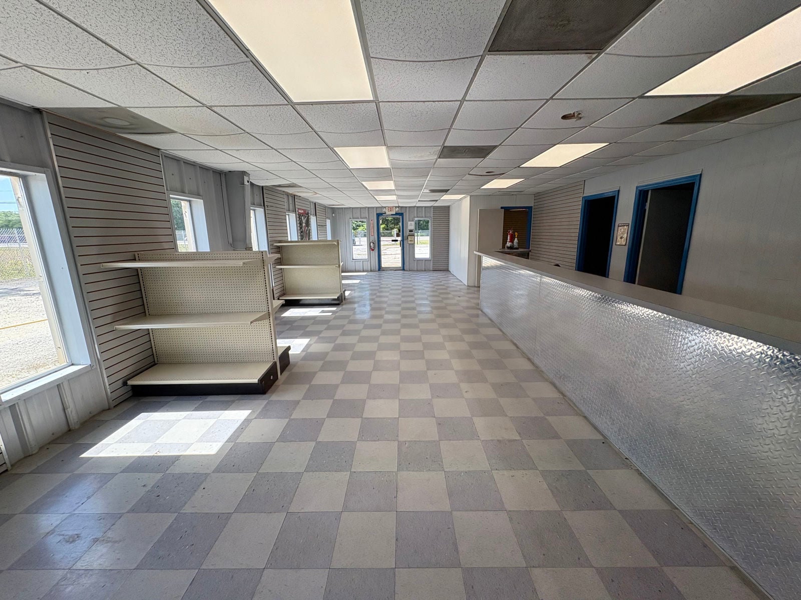 8008 Dorchester (11)