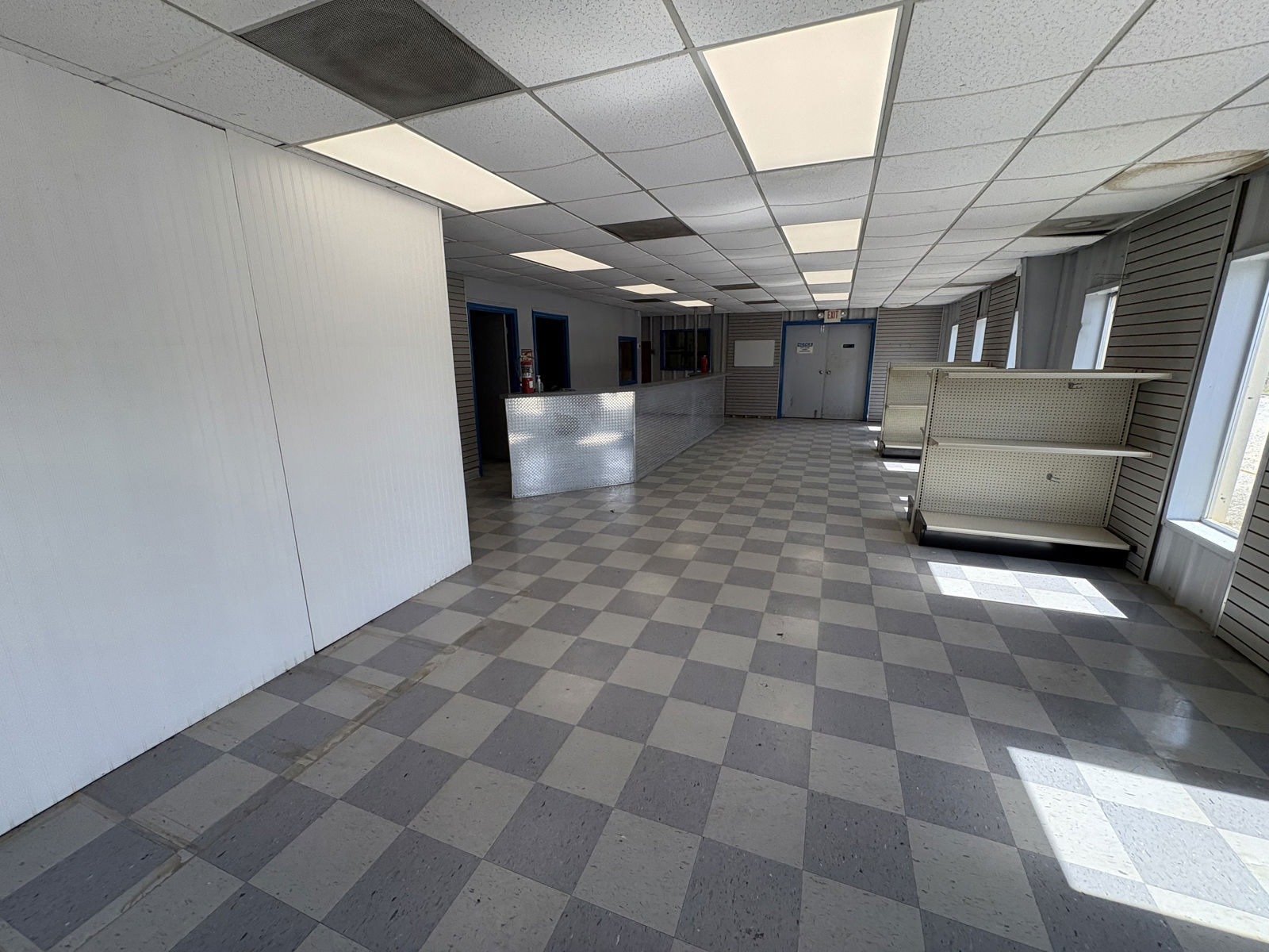 8008 Dorchester (12)