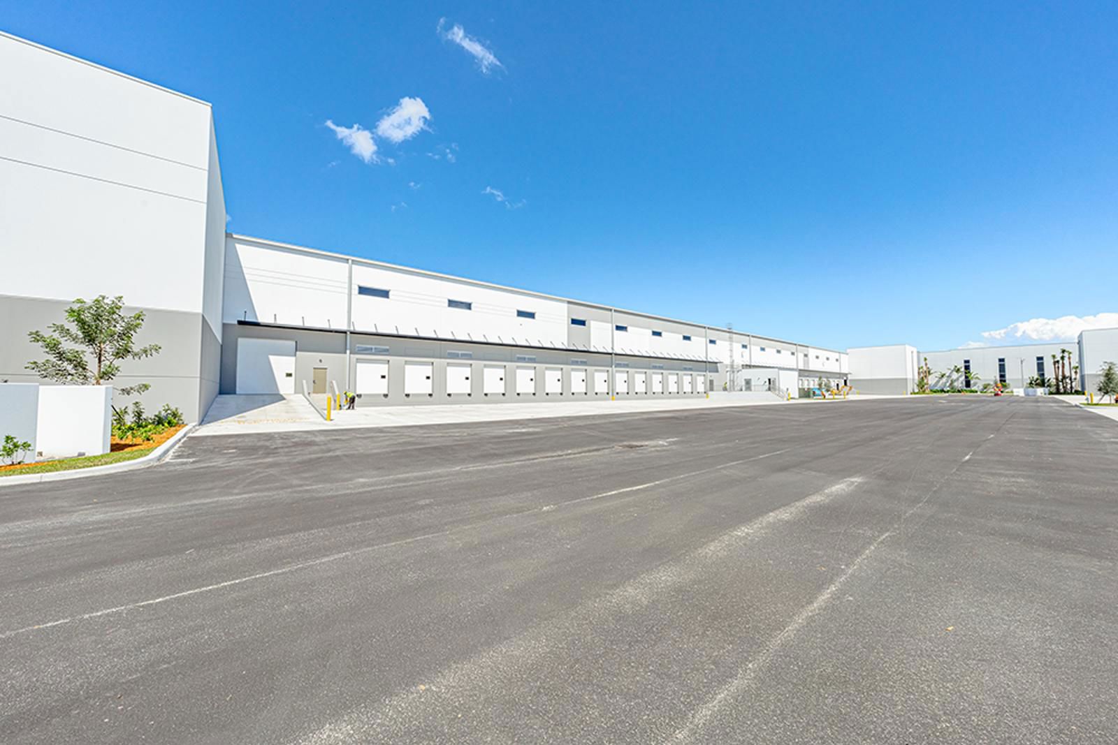 Exterior_B1-RaceTrackLogistics_S3_9