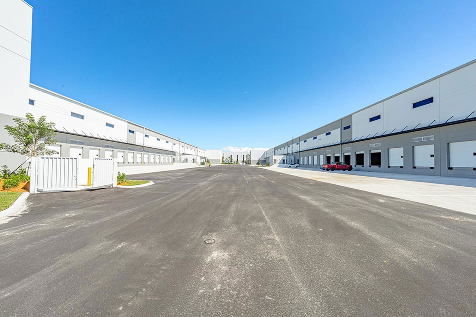 Exterior_B1-RaceTrackLogistics_S3_8