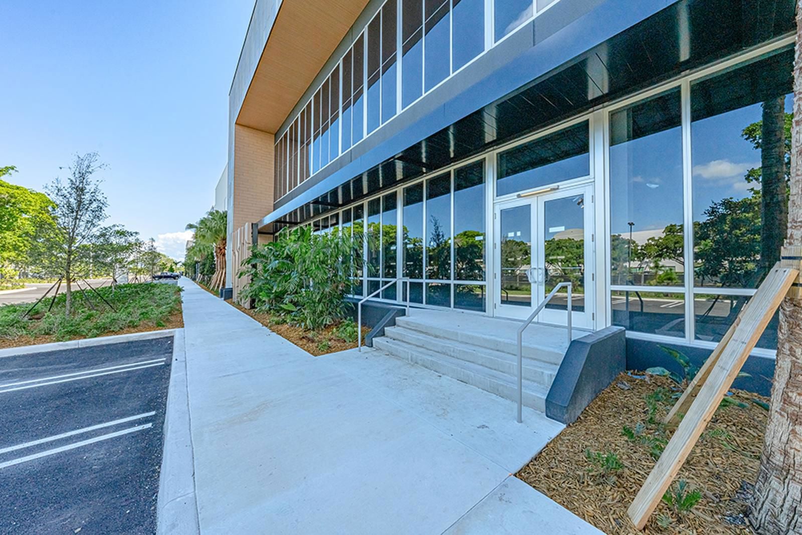 Exterior_B1-RaceTrackLogistics_S3_7