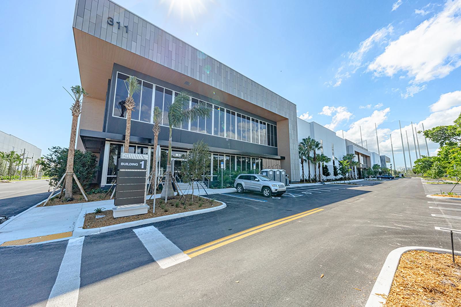 Exterior_B1-RaceTrackLogistics_S3_3