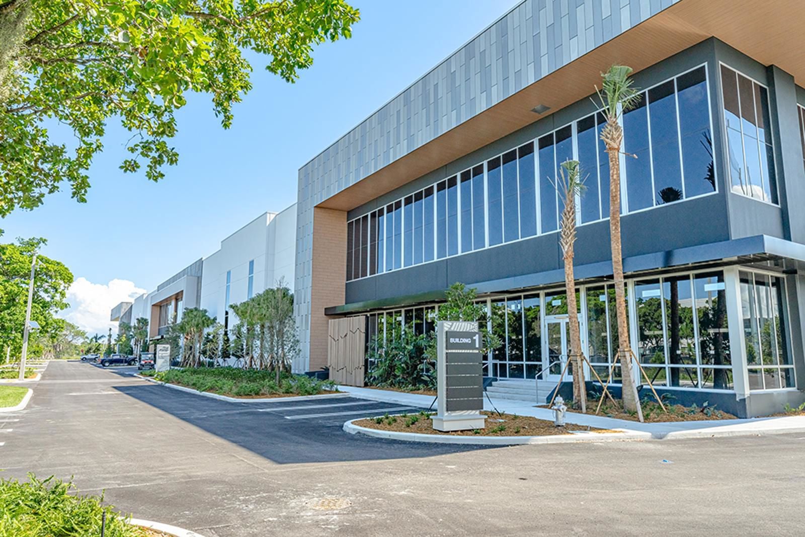 Exterior_B1-RaceTrackLogistics_S3_6