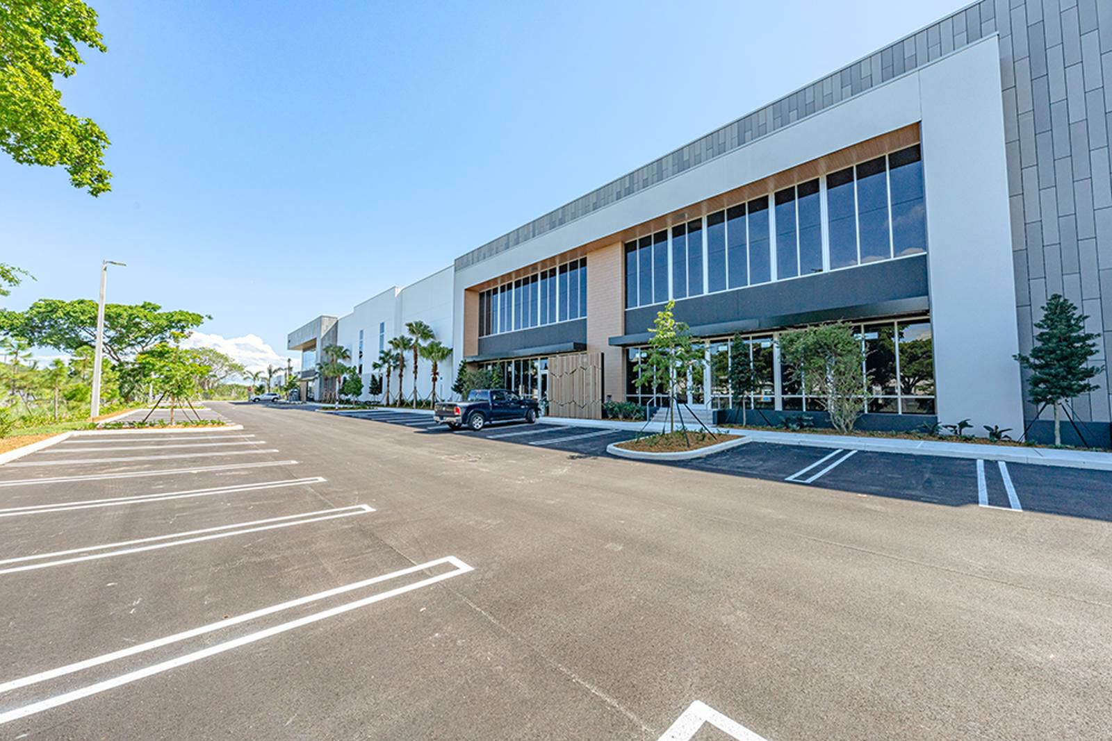 Exterior_B1-RaceTrackLogistics_S3_4